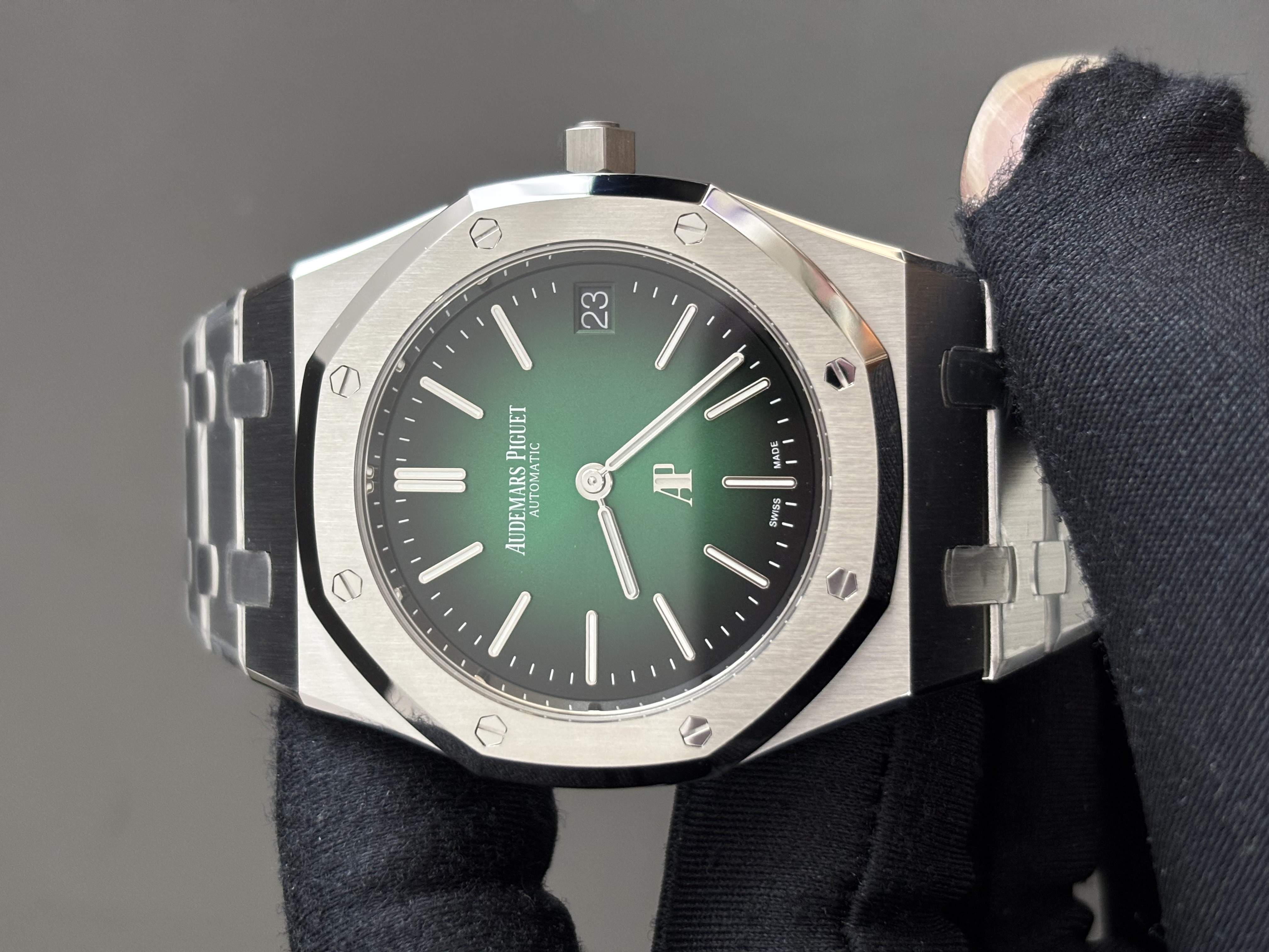 Audemars Piguet  15202PT 39MM