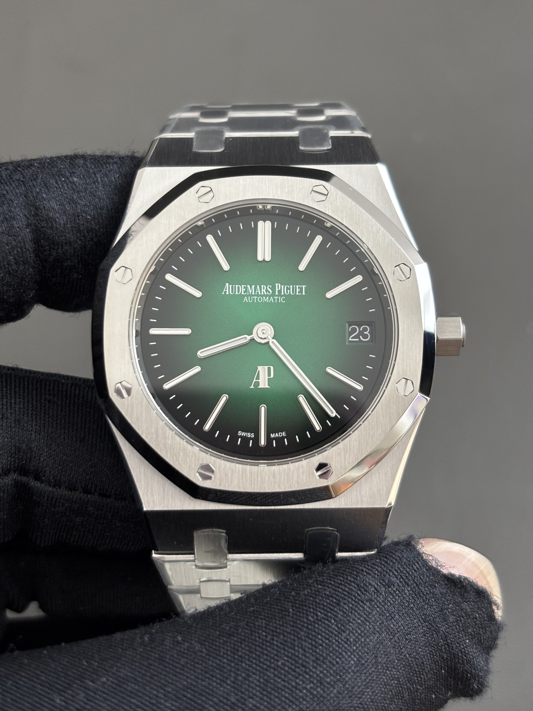 Audemars Piguet  15202PT 39MM