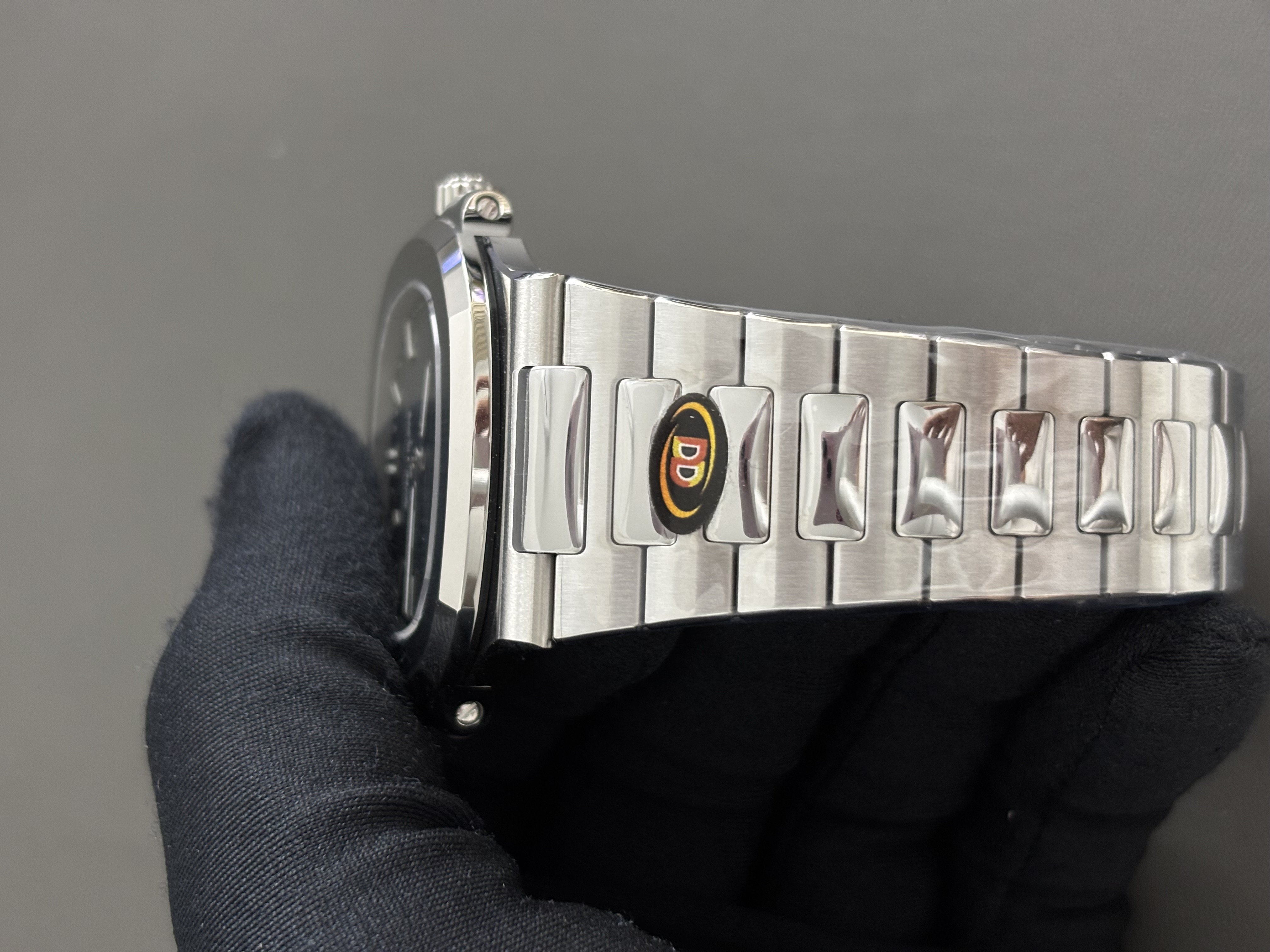 Patek Philippe Nautilus Series 5711/1A - 001
