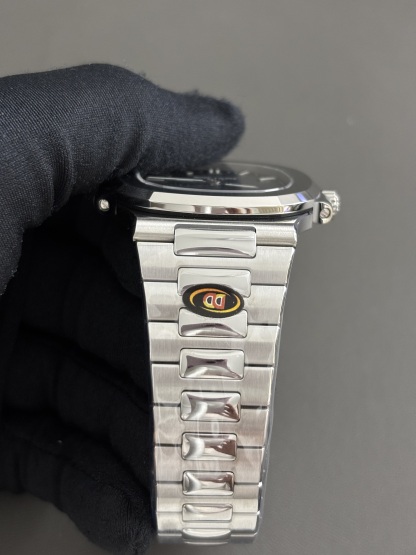 Patek Philippe Nautilus Series 5711/1A - 001