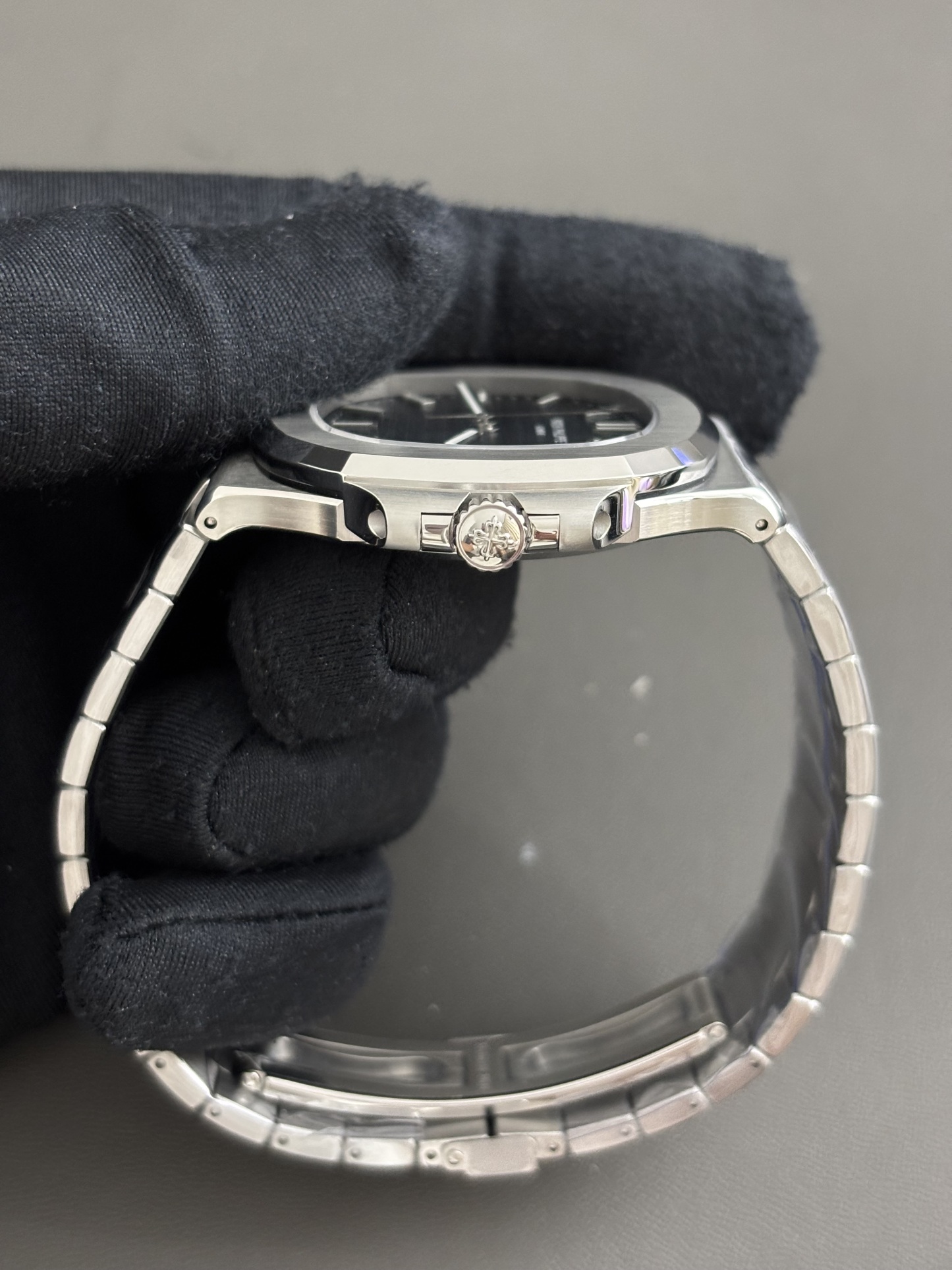Patek Philippe Nautilus Series 5711/1A - 001