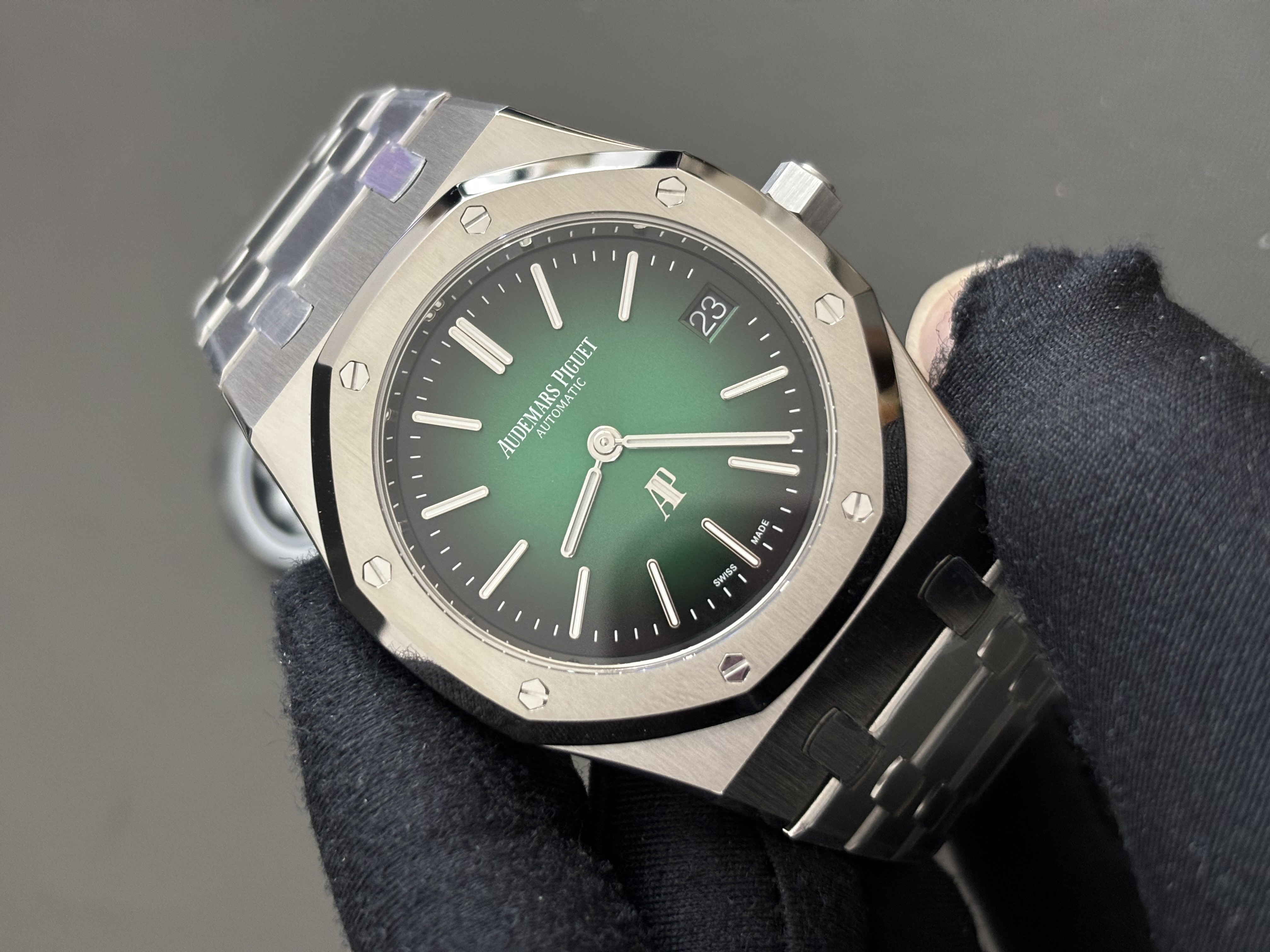 Audemars Piguet  15202PT 39MM