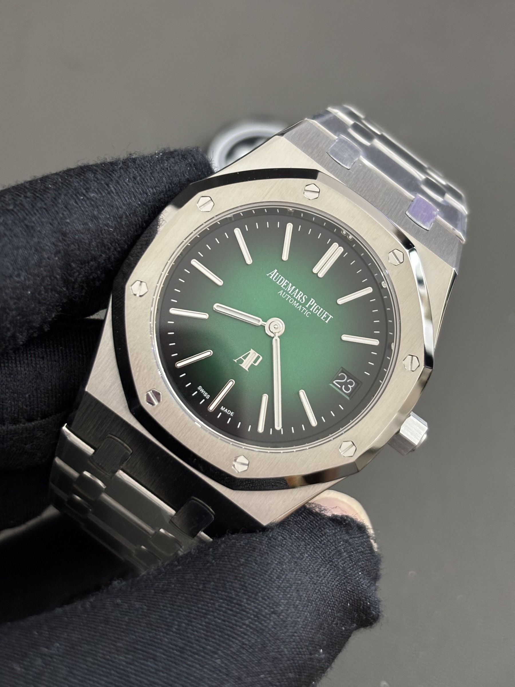 Audemars Piguet  15202PT 39MM