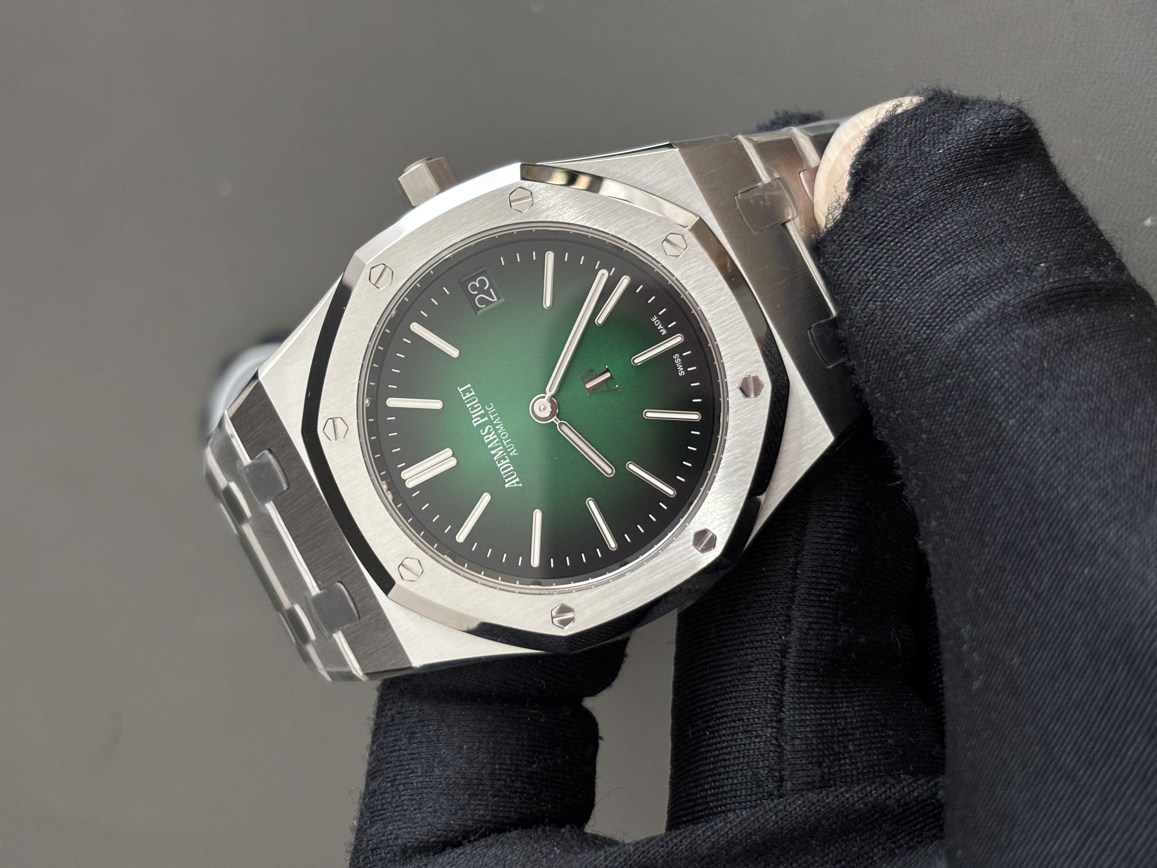 Audemars Piguet  15202PT 39MM