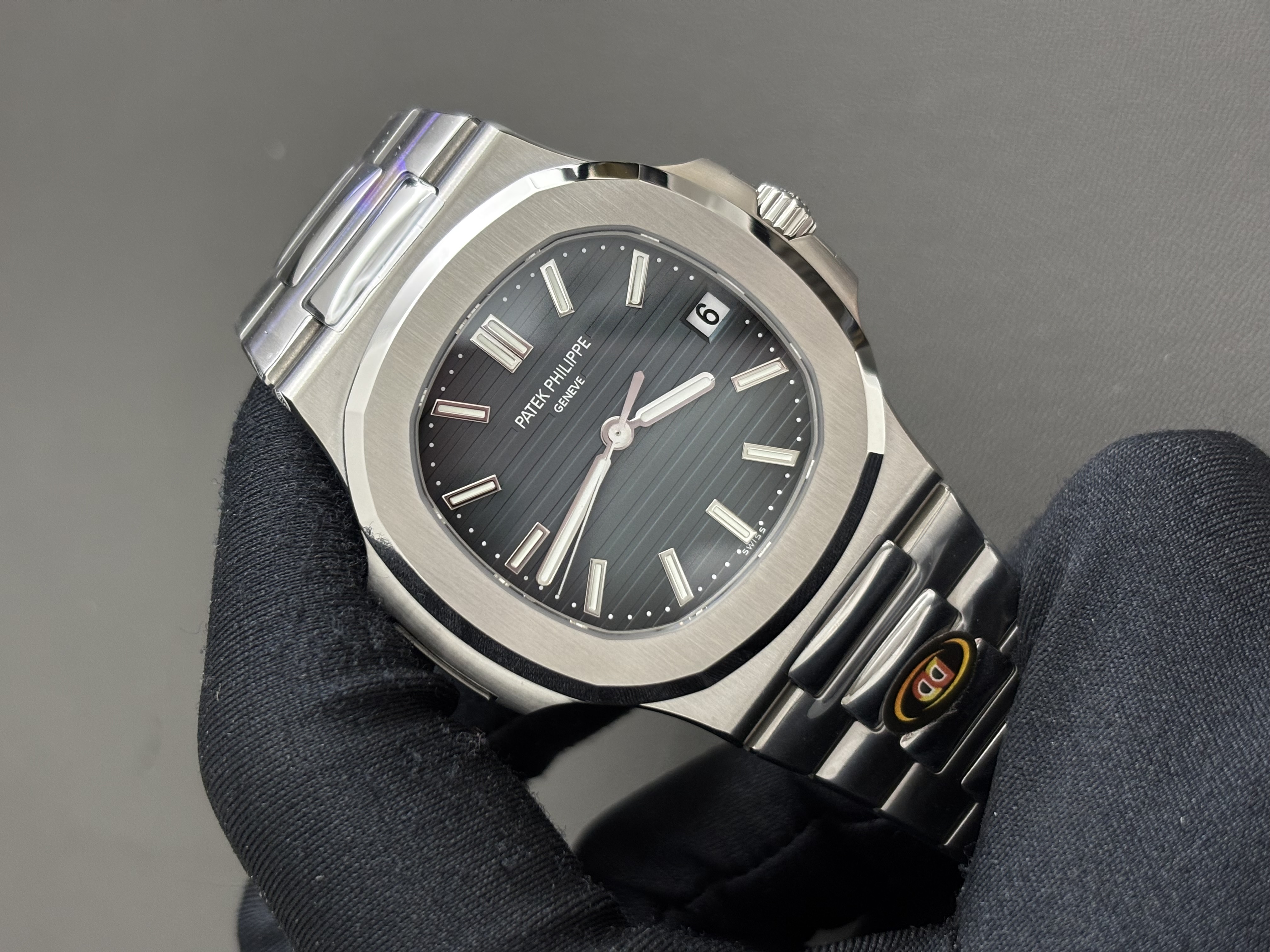 Patek Philippe Nautilus Series 5711/1A - 001