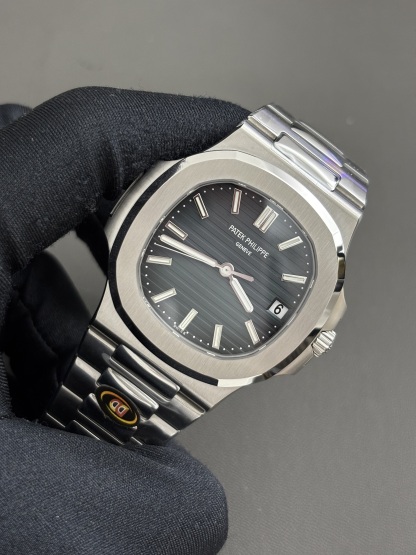 Patek Philippe Nautilus Series 5711/1A - 001