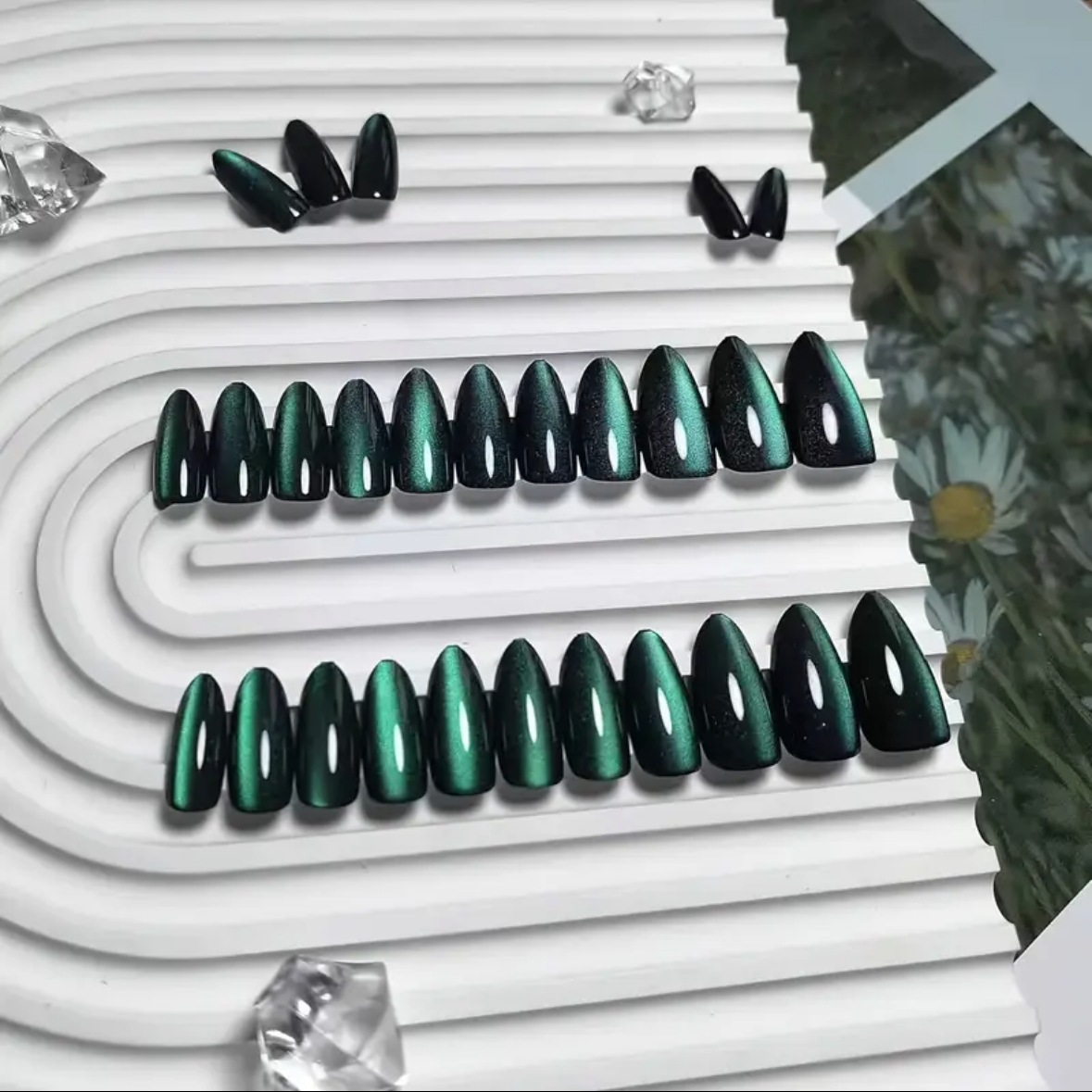 24Pcs Green Cat Eye Press On Nails, Glossy Emerald Almond Fake Nails, Ice Transparent Shimmer False Nails, Reusable Stick On Nails for Women