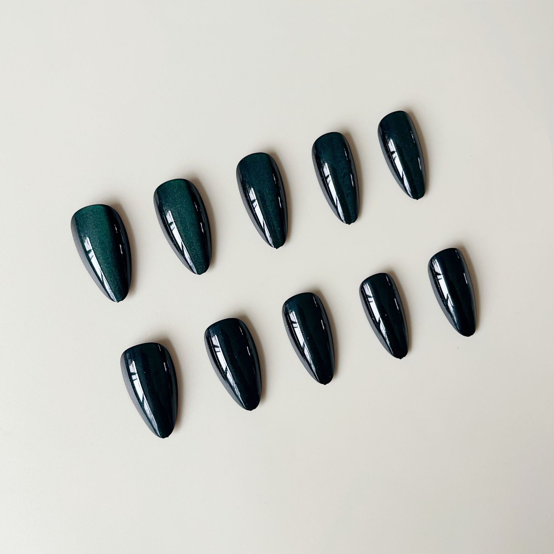 24Pcs Green Cat Eye Press On Nails, Glossy Emerald Almond Fake Nails, Ice Transparent Shimmer False Nails, Reusable Stick On Nails for Women