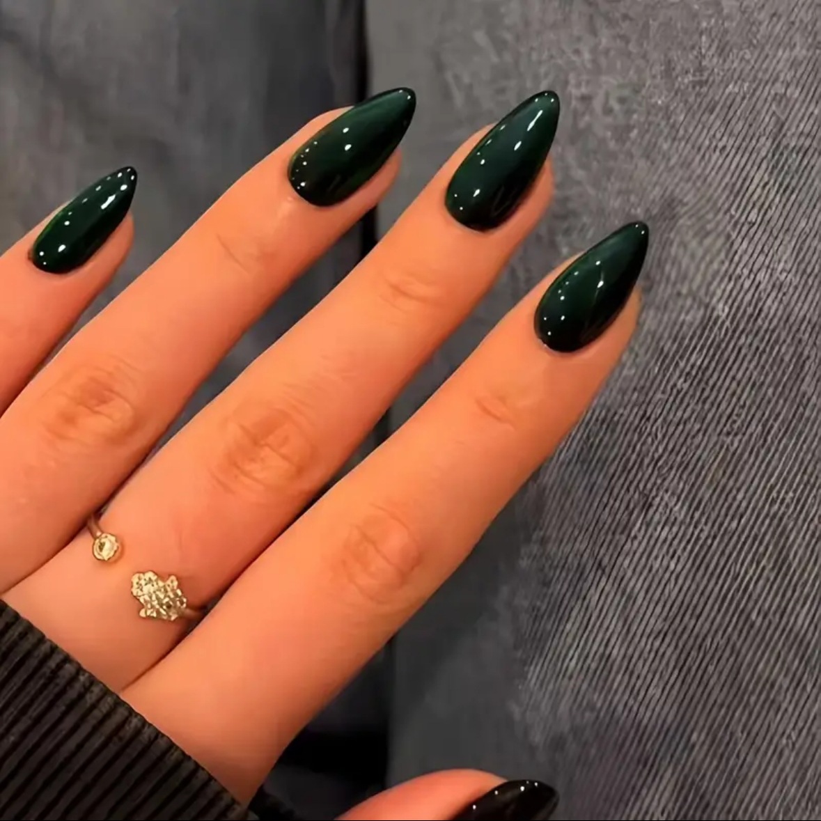 24Pcs Green Cat Eye Press On Nails, Glossy Emerald Almond Fake Nails, Ice Transparent Shimmer False Nails, Reusable Stick On Nails for Women