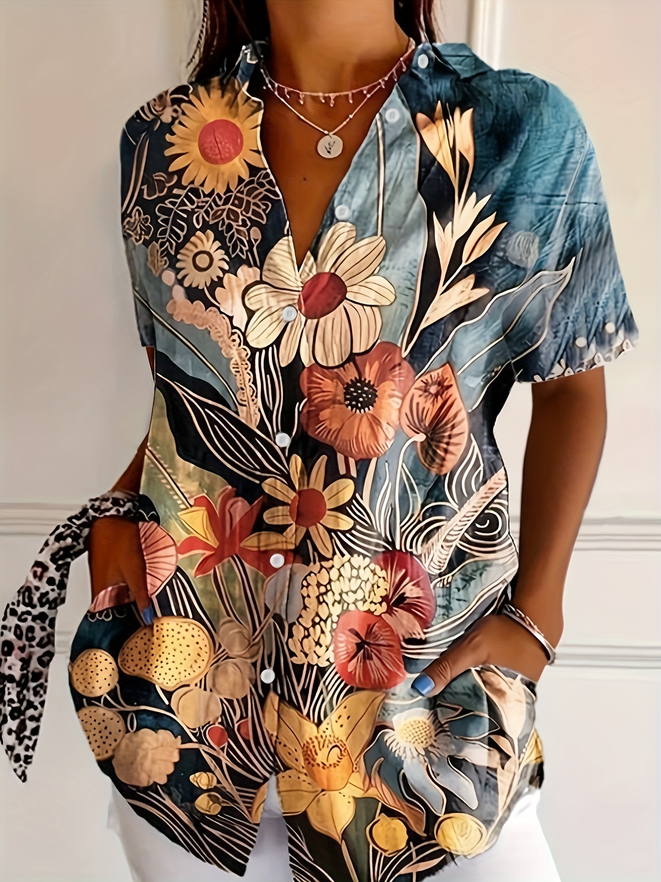 Women Vintage Dark Tropical Floral Print Short Sleeve Button Down Shirts, Lightweight Wrinkle-Free Polyester Lapel Collar Pocket Blouses, Casual Loose Summer Vacation Tops