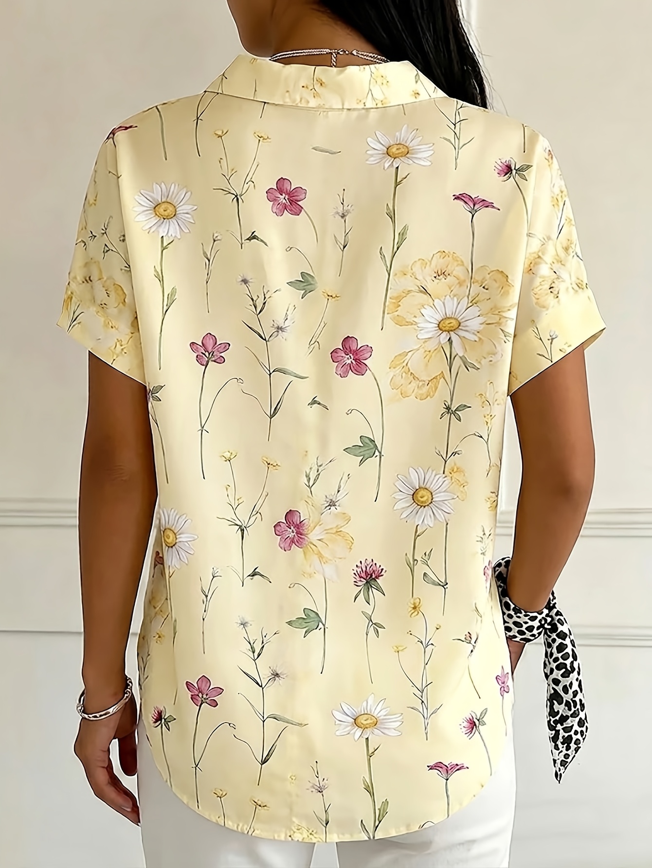 Women's Floral Print Short Sleeve Button Down Shirts, Lightweight Polyester Collared Pocket Blouses Casual Summer Loose Fit Tops