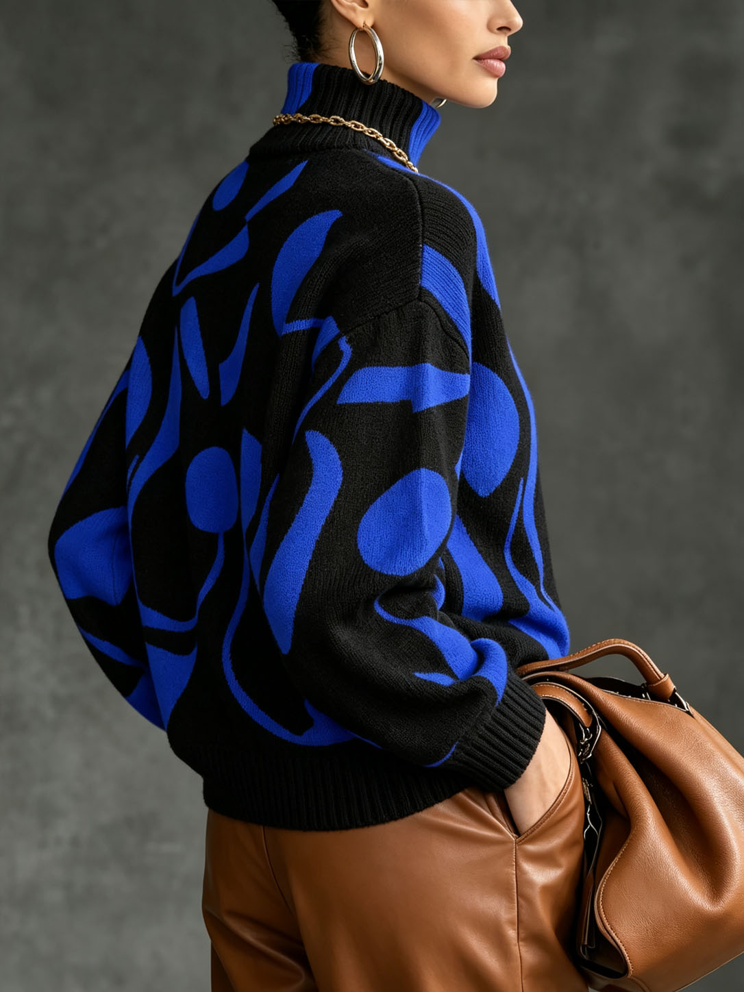 Women's Abstract Print Turtleneck Sweater, Blue Black Pattern Knit Pullover, Long Sleeve Oversized Casual Sweater Top for Fall Winter