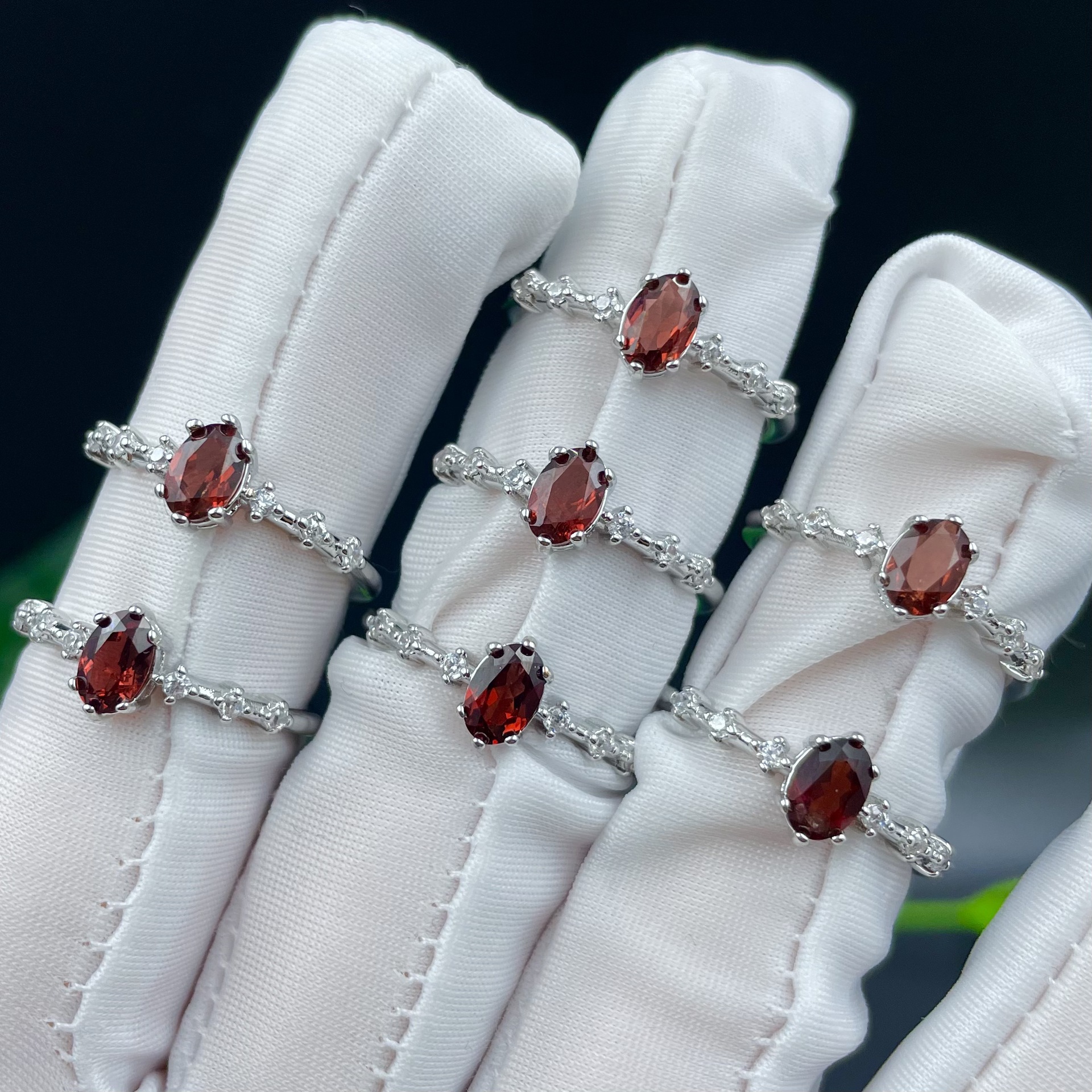 Oval Natural Red Garnet Ring for Women, Copper Silver Plated Twig Band with 4*6MM Faceted Gemstone, Dainty Cubic Zirconia Branch Stackable Statement Jewelry Gift for Birthday Wedding Anniversary