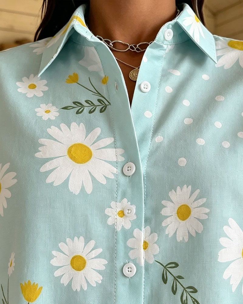 Women's Light Blue Daisy Print Short Sleeve Button Down Shirts, Casual Lapel Collar Loose Summer Blouses, Polyester Soft Floral Shirts for Daily Vacation