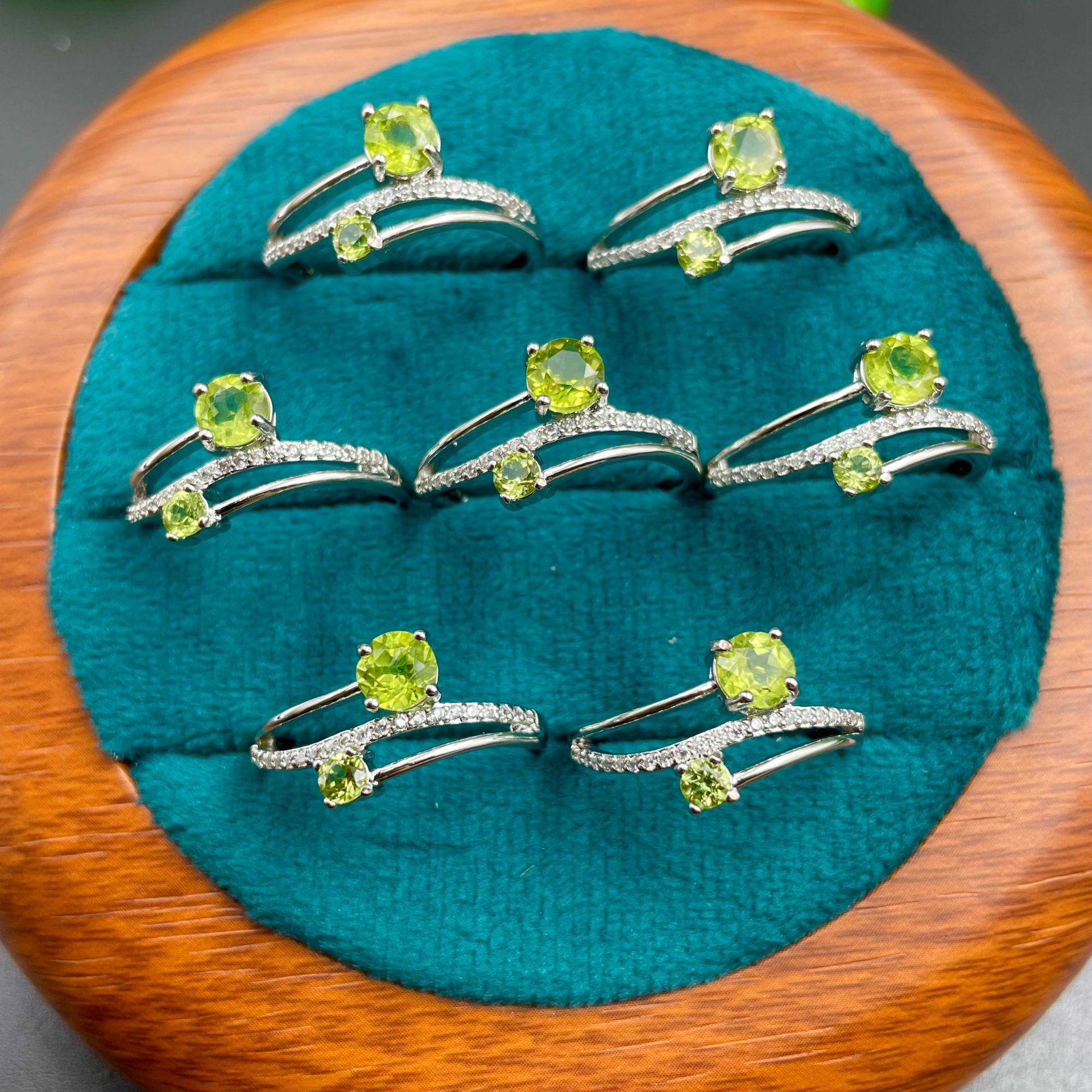 Two Round Natural Peridot Ring for Women, Copper Silver Plated Split Double Band with 5MM & 3MM Faceted Green Gemstone, Paved Cubic Zirconia Dainty Stackable Minimalist Jewelry Gift for Birthday Wedding Anniversary
