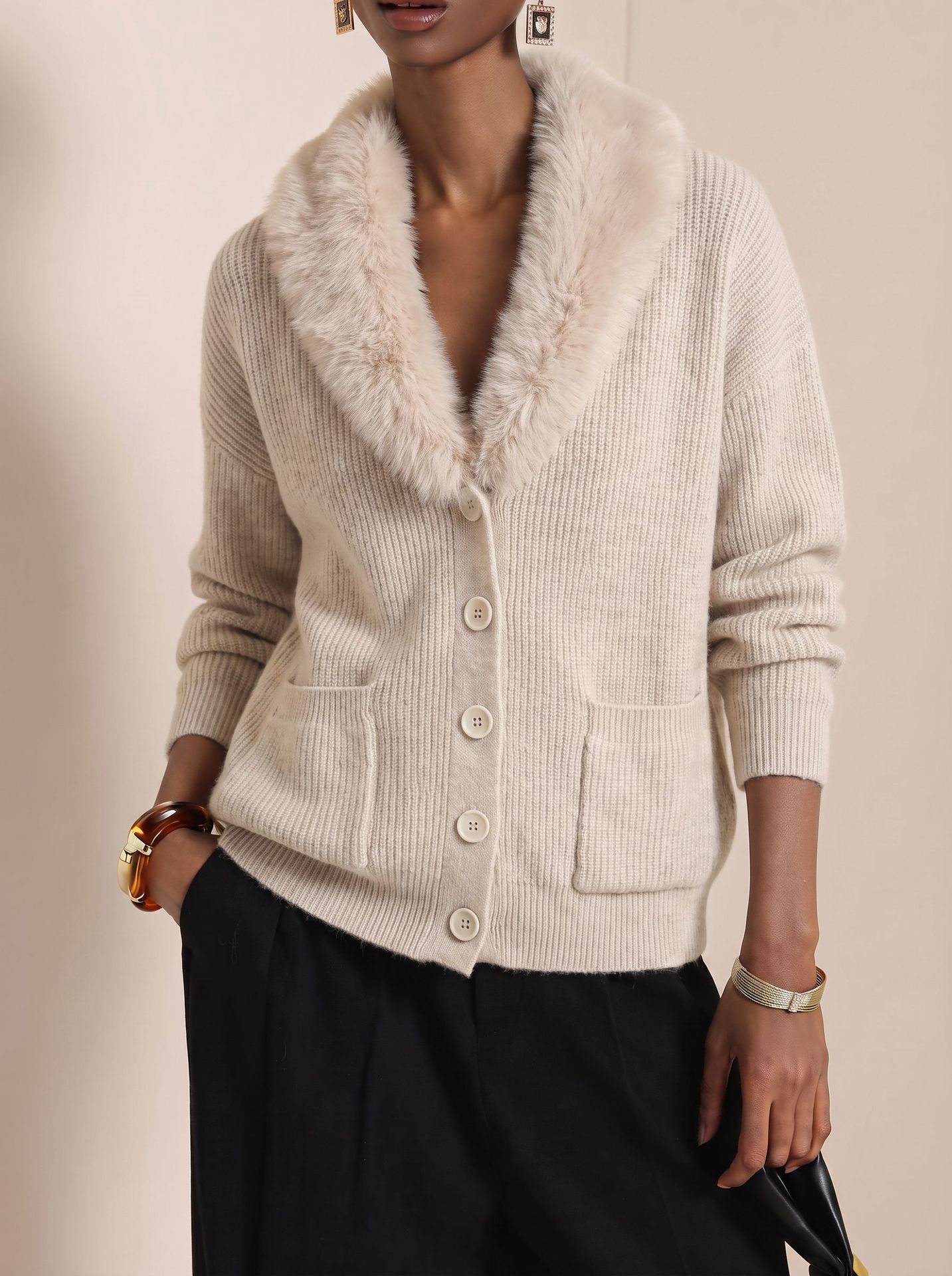 Women's Button Down Knit Cardigan Sweater with Faux Fur Collar, Long Sleeve Open Front Winter Sweater Jacket with Front Pockets, Casual Cozy Tops