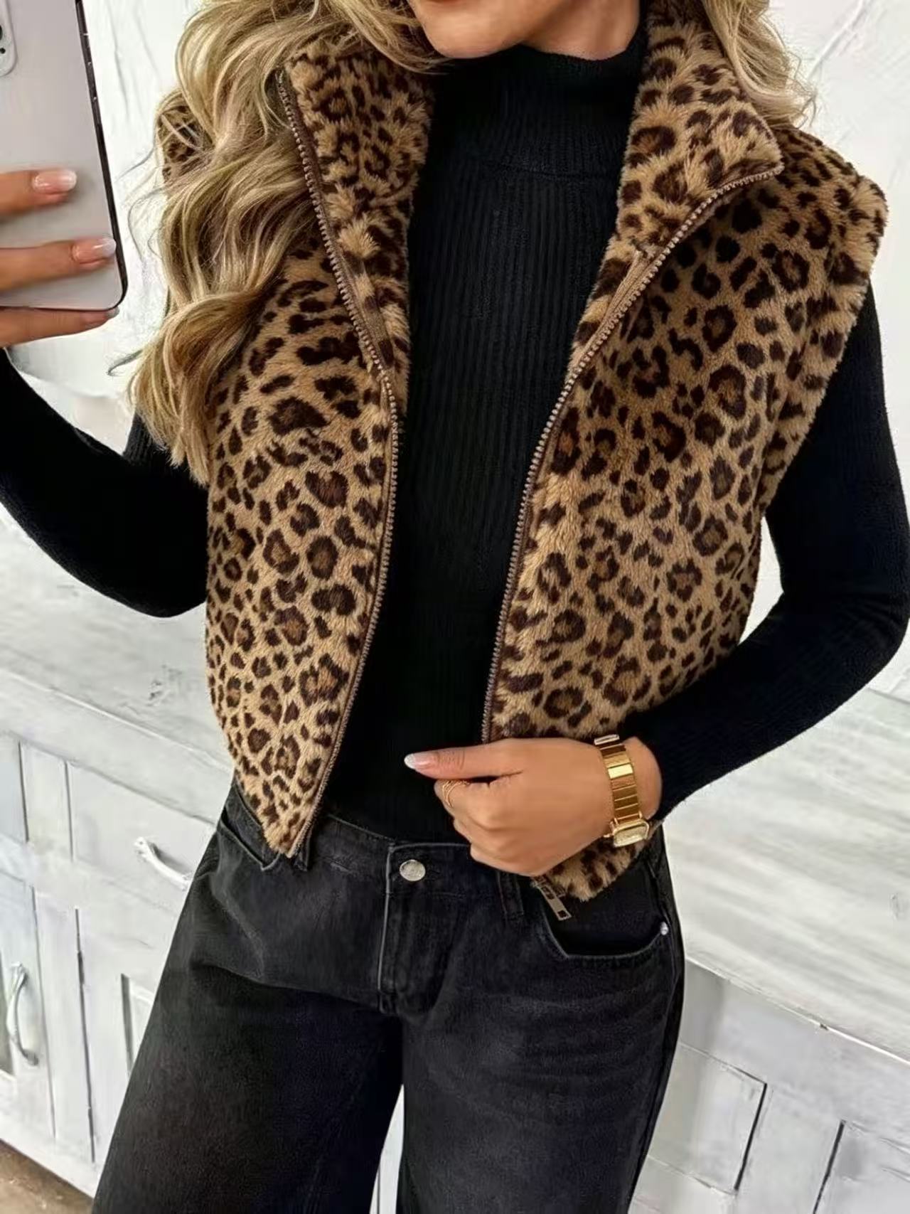 Women's Leopard Print Fleece Vest, Soft Polyester Teddy Sleeveless Jacket with Stand Collar Zip Up Front, Casual Fuzzy Warm Outerwear for Fall Winter