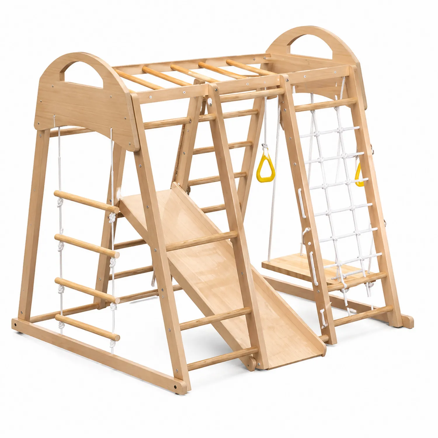 Estructura de juego de madera con columpio, escalera y tobogán