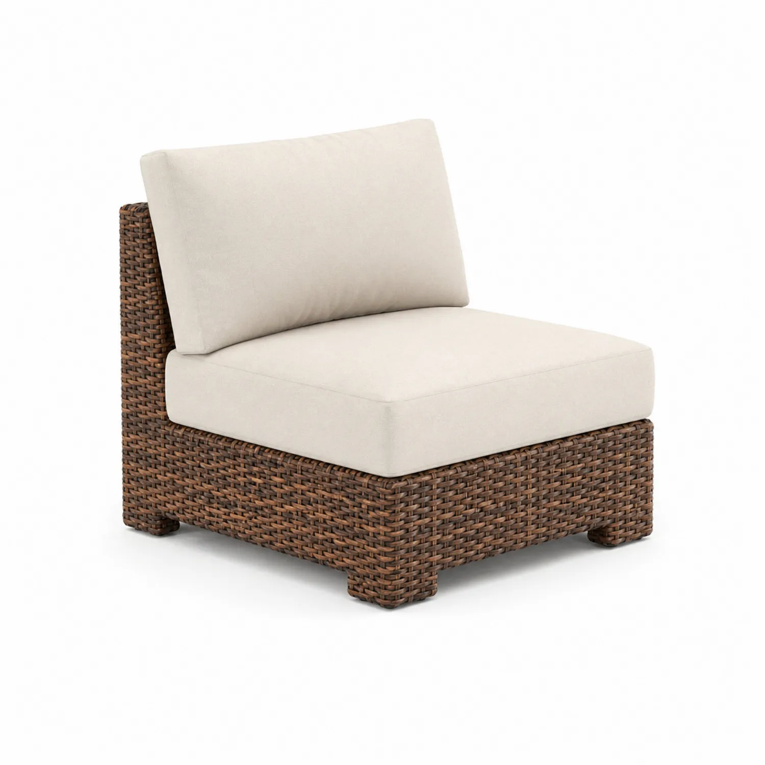 Sillón de exterior de mimbre sintético marrón y cojines beige