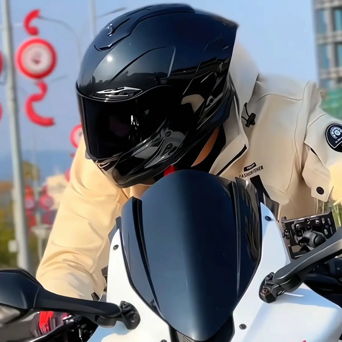HULIABU Brand Full-Face Motorcycle Helmet, A large tail fin is given as a gift.Abs Material with Eps Liner, Multiple Ventilation, Sunshade Lenses, Unisex All-Season Commuter Helmets