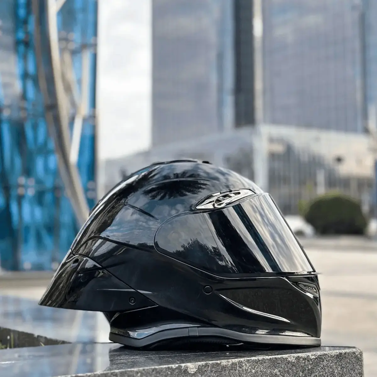 HULIABU Brand Full-Face Motorcycle Helmet, A large tail fin is given as a gift.Abs Material with Eps Liner, Multiple Ventilation, Sunshade Lenses, Unisex All-Season Commuter Helmets