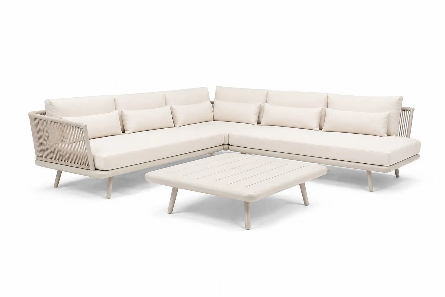 Aluminiowa sofa narożna z poduszkami i stolikiem kawowym