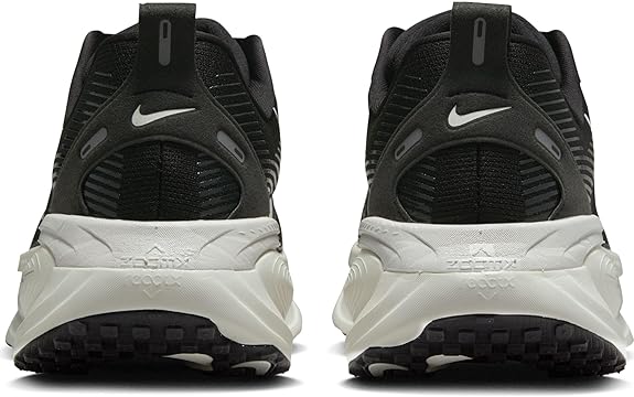 Nkhjgike Men's Vomero 18 Sneaker