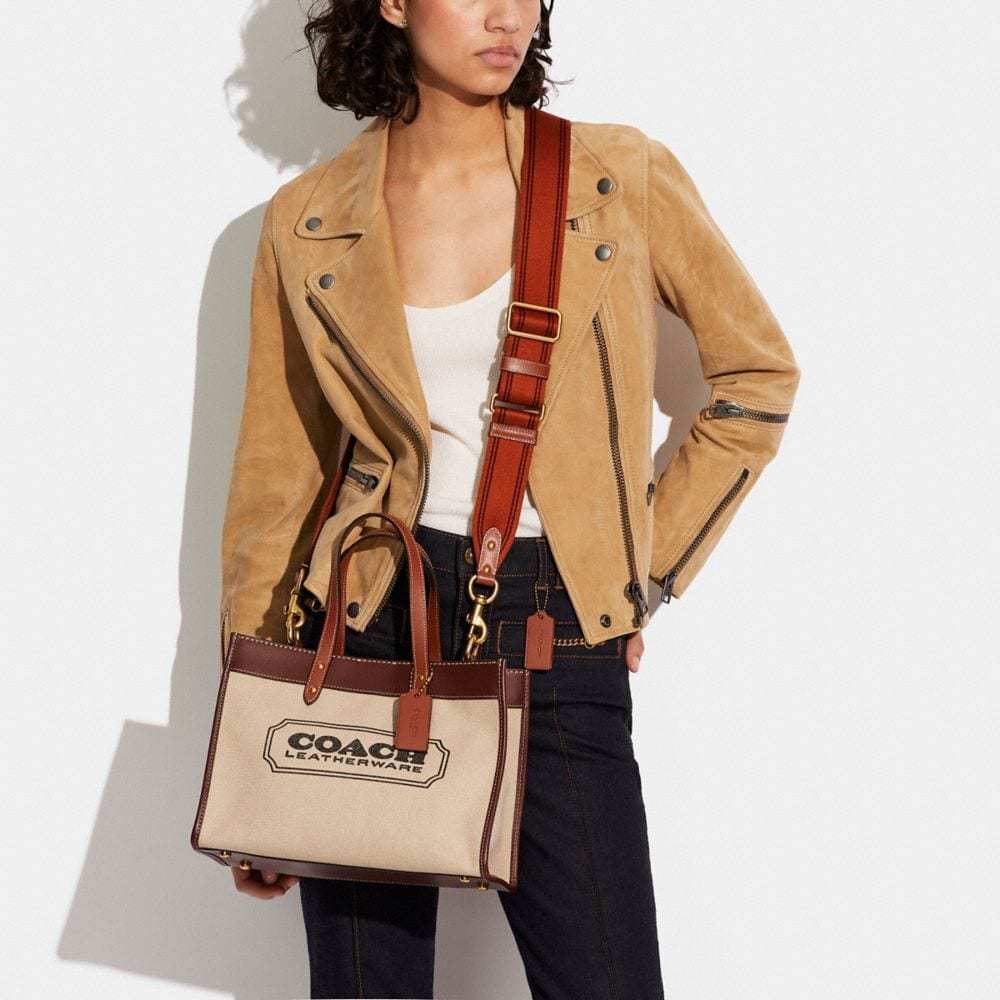 Field Tote 30 With  Badge