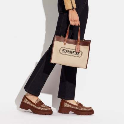 Field Tote 30 With  Badge