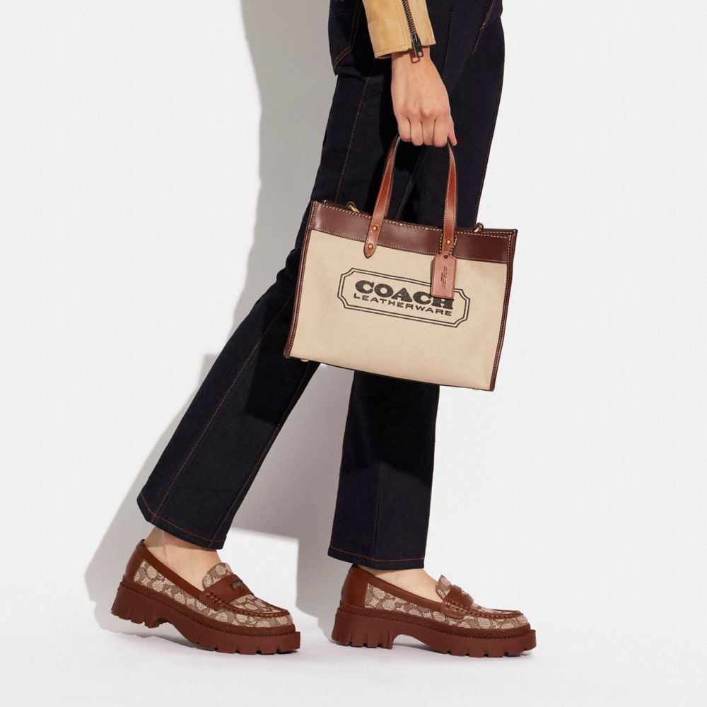 Field Tote 30 With  Badge