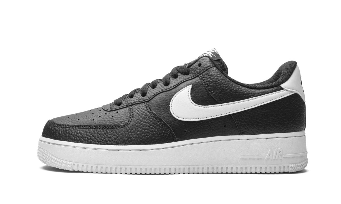 1 Low 7 ��Black / White