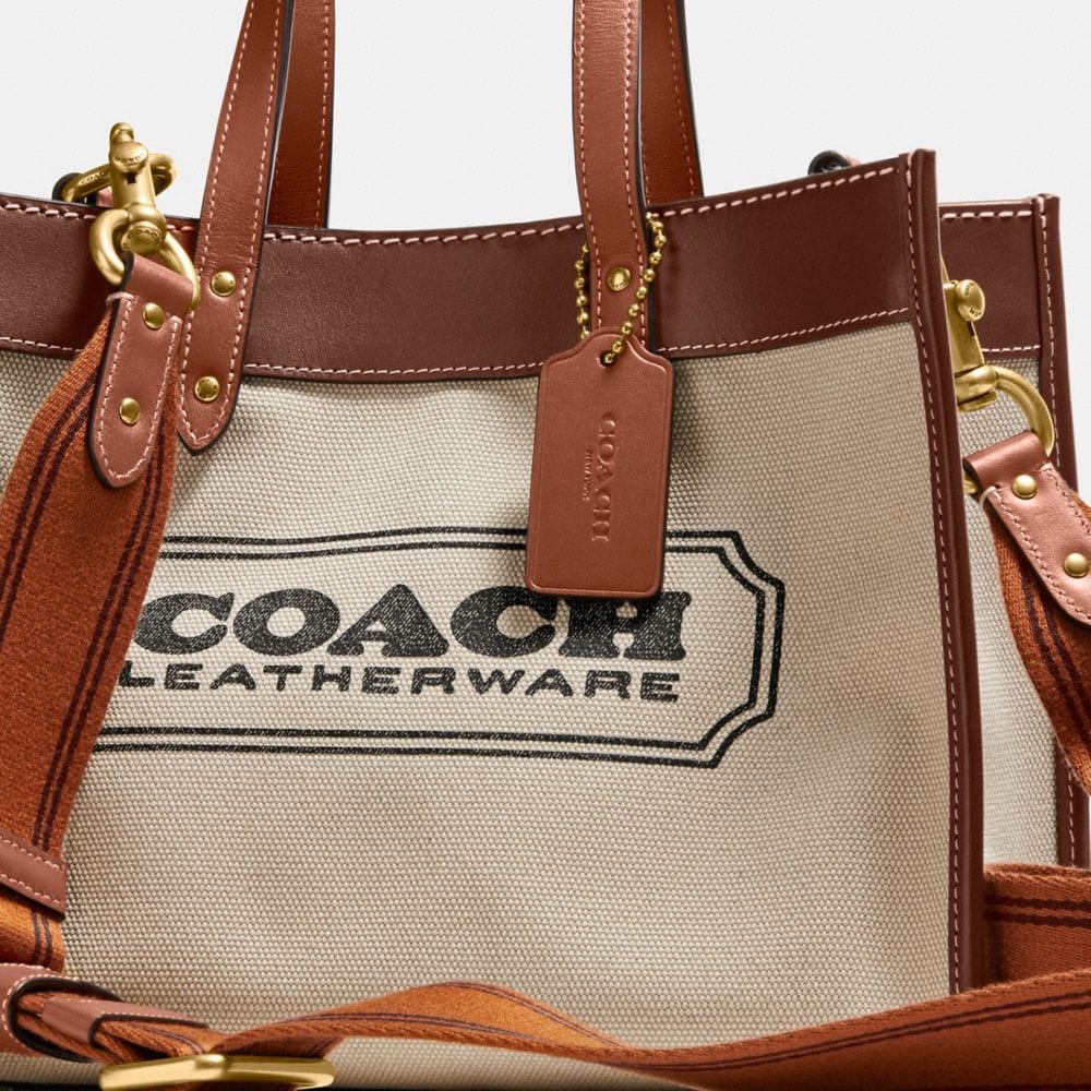Field Tote 30 With  Badge