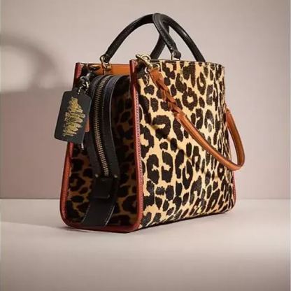 Delicate leopard print
