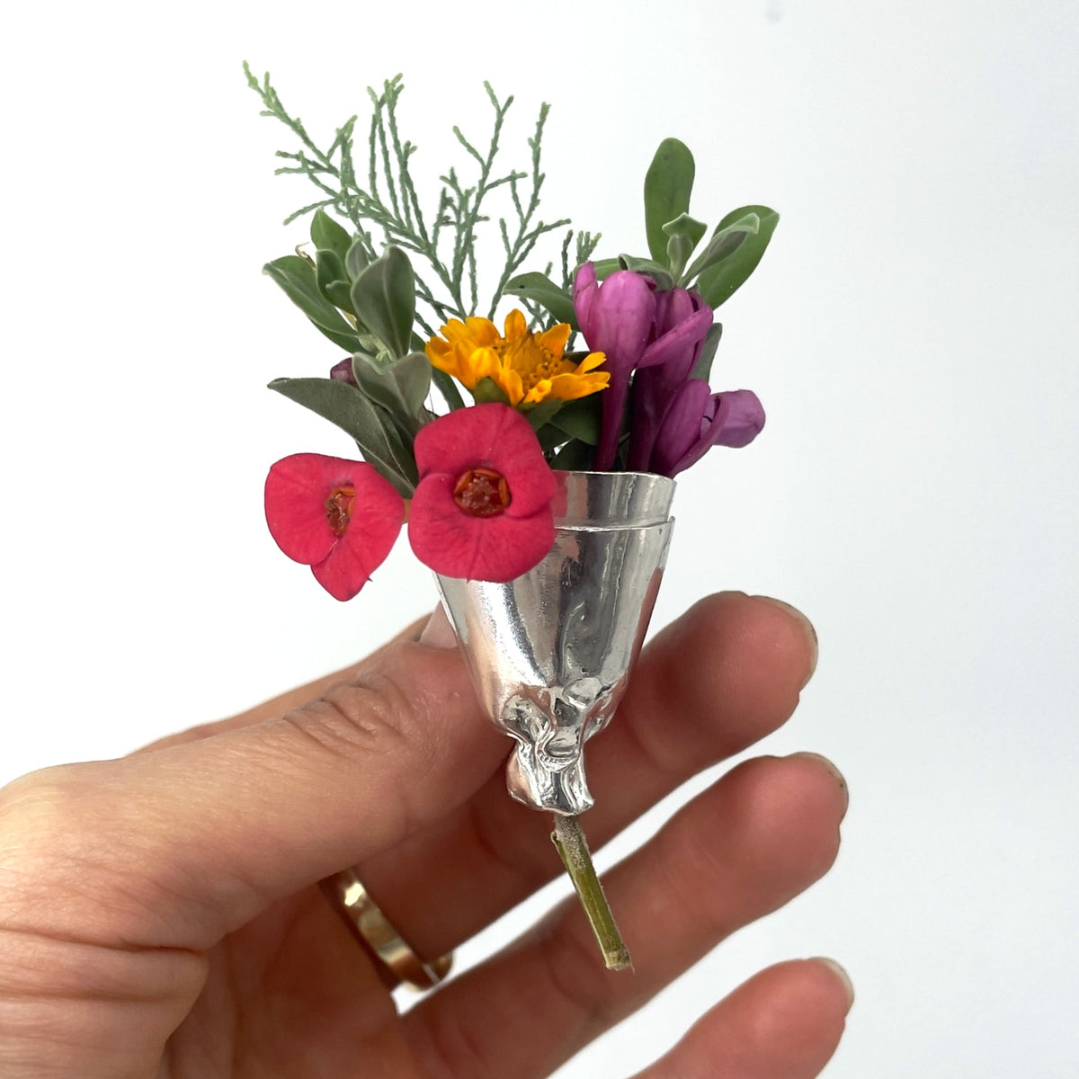 🌷A Kind Brooch - Every bloom tells a different story.