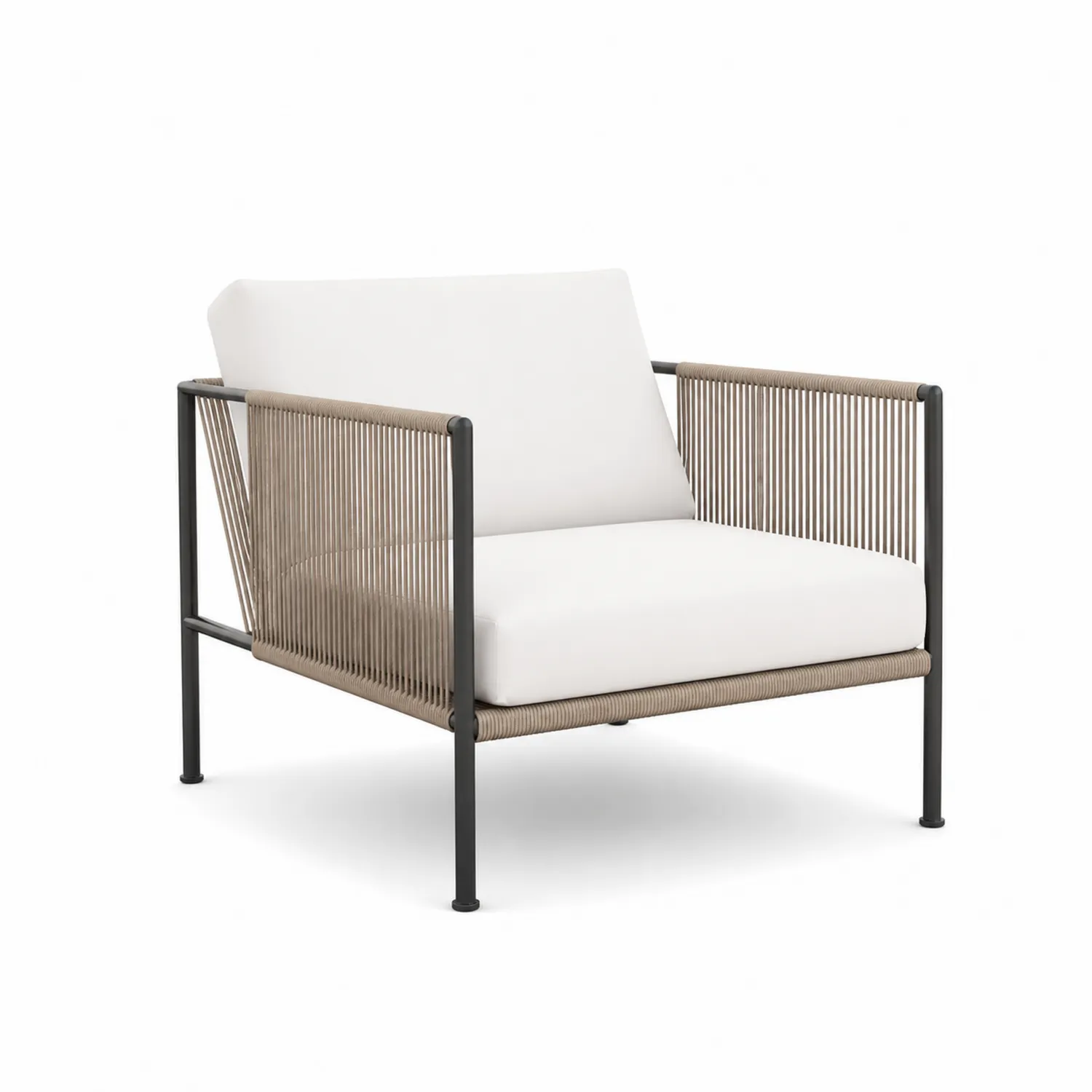 Sillón de metal y cuerda beige con cojines blancos