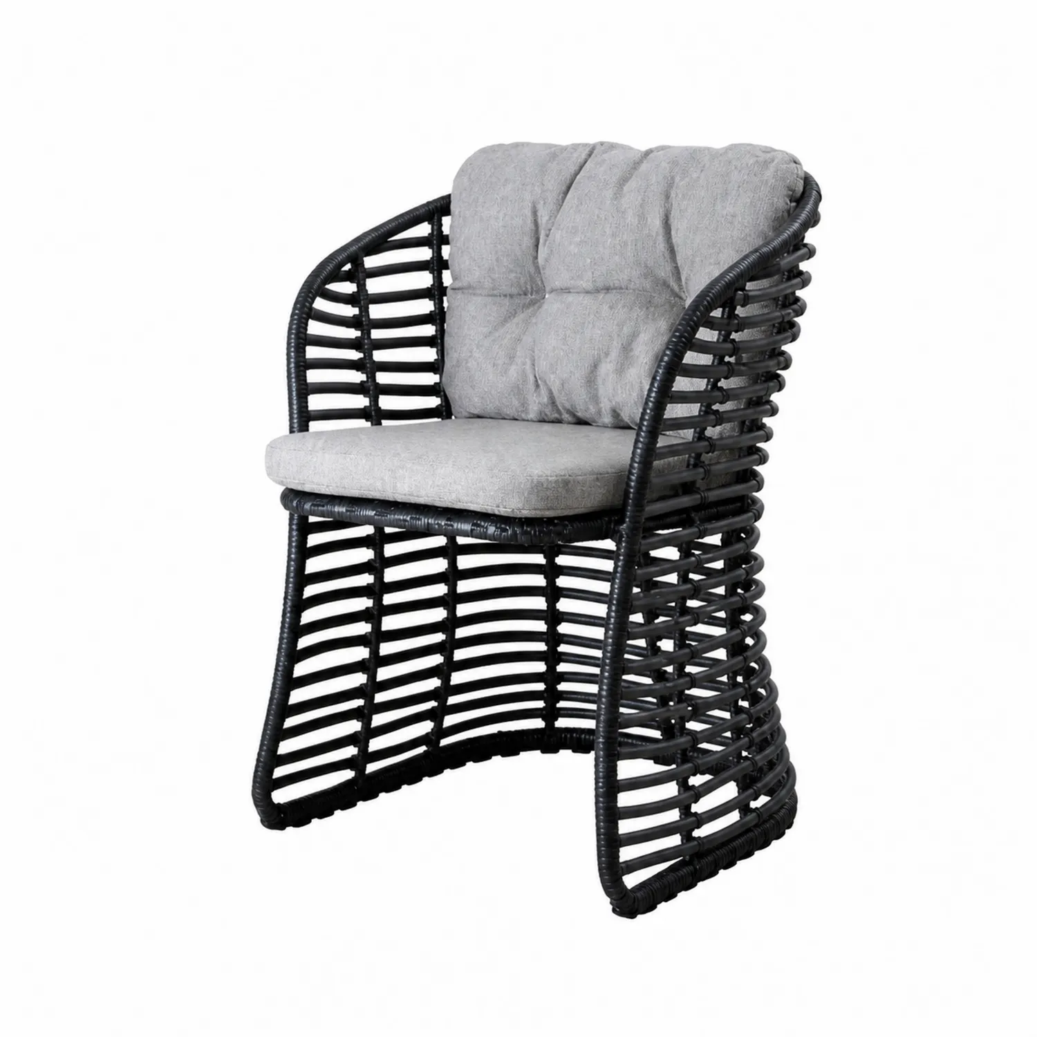 Poltrona in rattan con cuscino in tessuto grigio