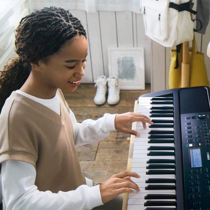 Teclado Yamaha PSRE-383 con adaptador de corriente PA130