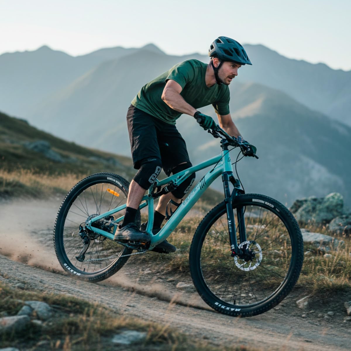 GRAVEL |Bicicleta de montaña |Fuji Pro – Aluminio Ultraligero, Doble suspensión, Shimano Cues 10V, Frenos hidráulicos MT200 y Llantas Kenda 29”