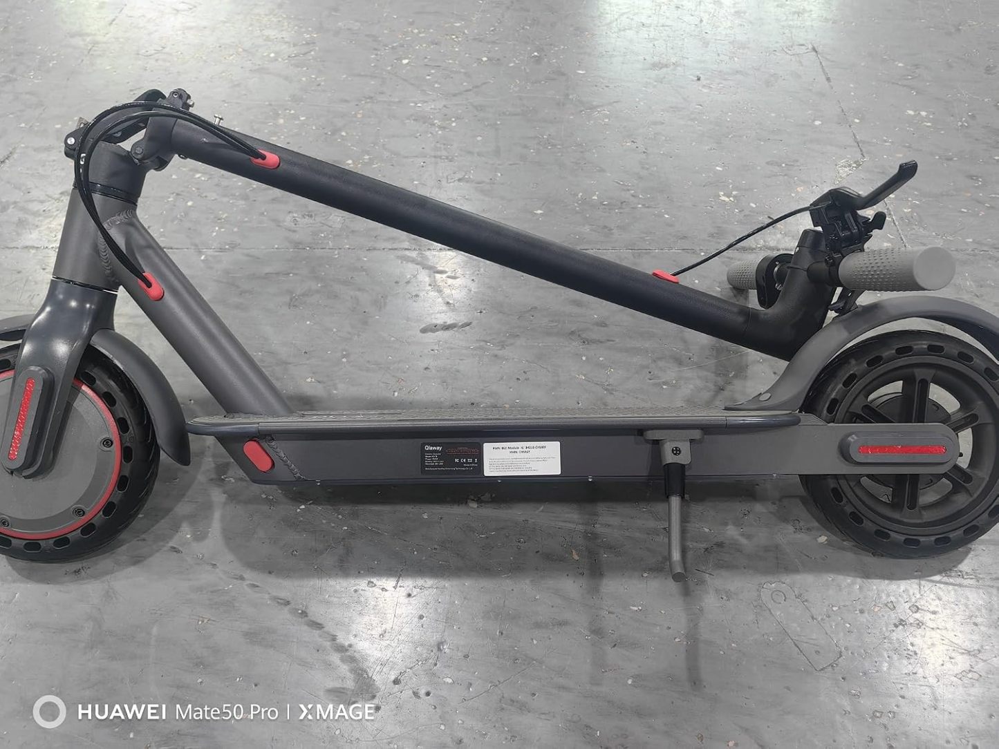 Scooter eléctrico Qlaway de 8,5 pulgadas para adultos: velocidad de 19/20 mph, motor de 350/500 W, batería de 187,2/288,6/444 Wh, autonomía de hasta 22 millas, diseño plegable, capacidad de carga de 265 libras y control por aplicación.