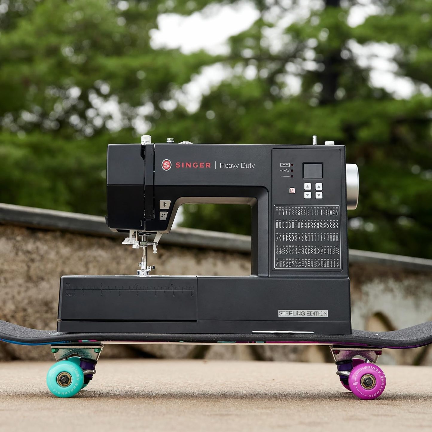 SINGER Máquina de coser de ley 6600C resistente con kit de accesorios, motor fuerte con potencia de perforación mejorada, aplicaciones de 215 puntadas, marco de metal completo, visualización LCD y