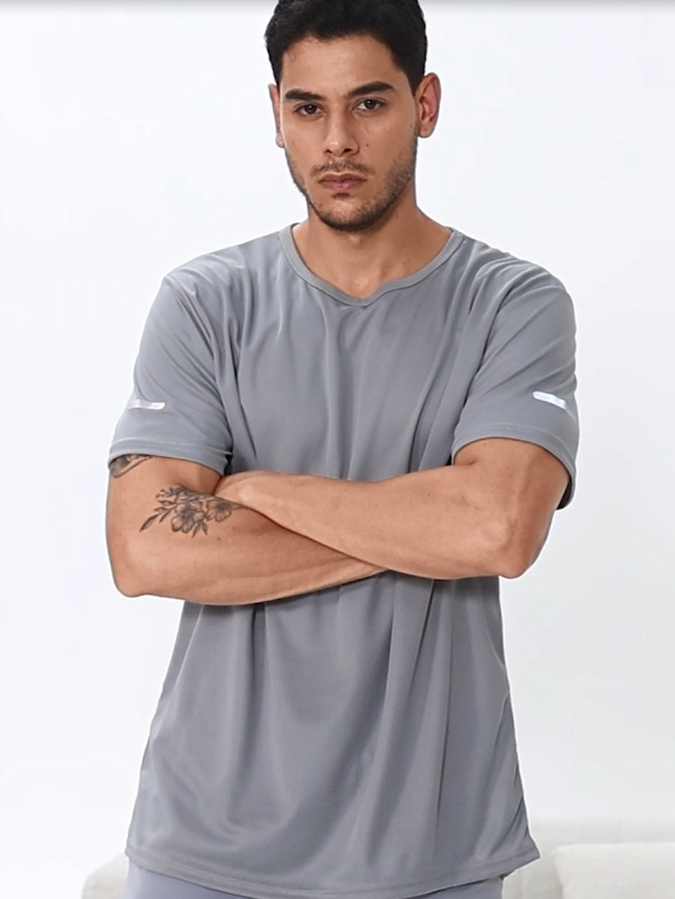 Camiseta casual de manga corta para hombre con diseño reflectante; prenda superior transpirable ideal para el verano, running, gimnasio y entrenamiento deportivo; camiseta ajustada a rayas para uso diario y actividades al aire libre.
