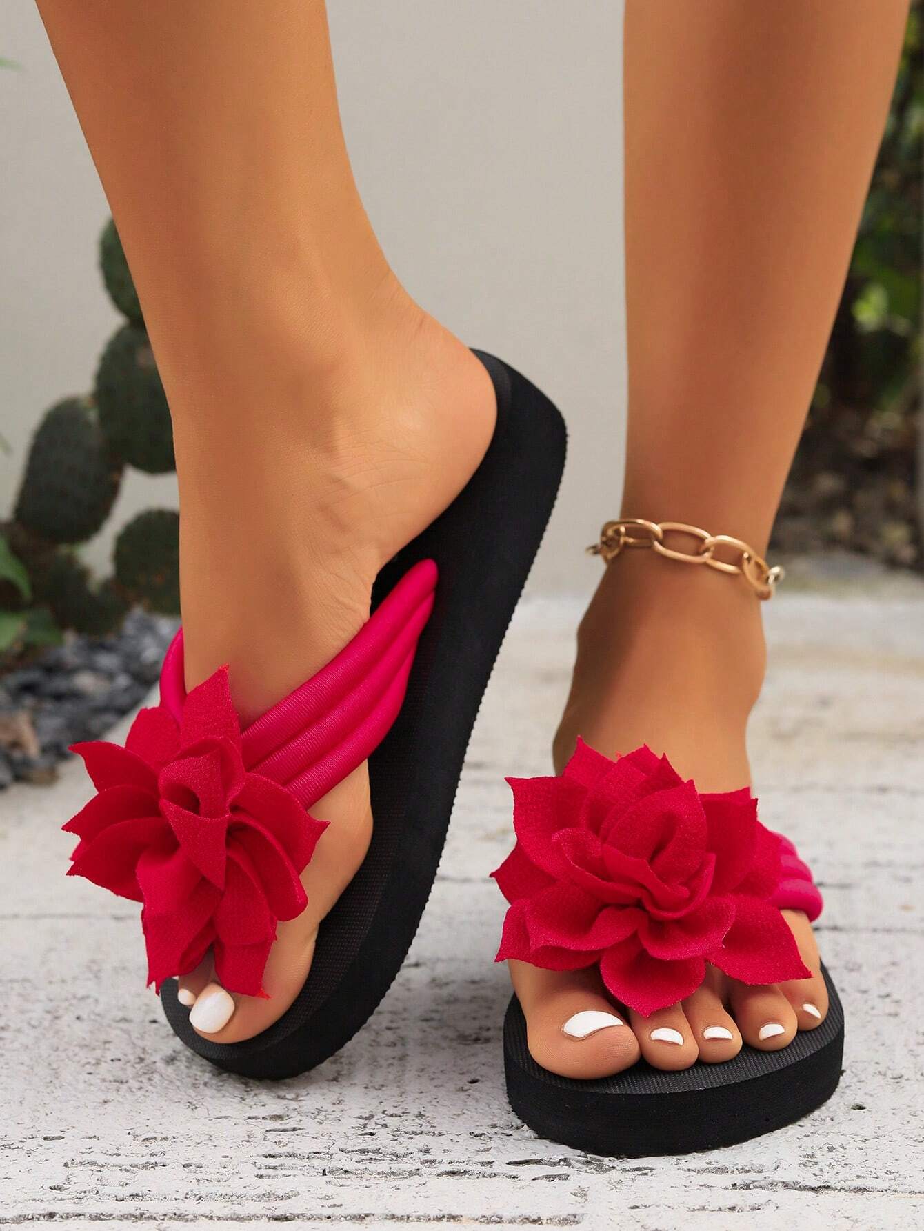 Women's Flip Flops, European And American Style, Fashionable, Comfortable, Lightweight, Beach Sandals, Casual Floral Slippers For Home