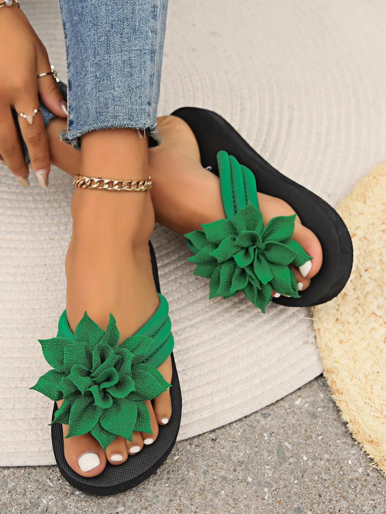 Women's Flip Flops, European And American Style, Fashionable, Comfortable, Lightweight, Beach Sandals, Casual Floral Slippers For Home