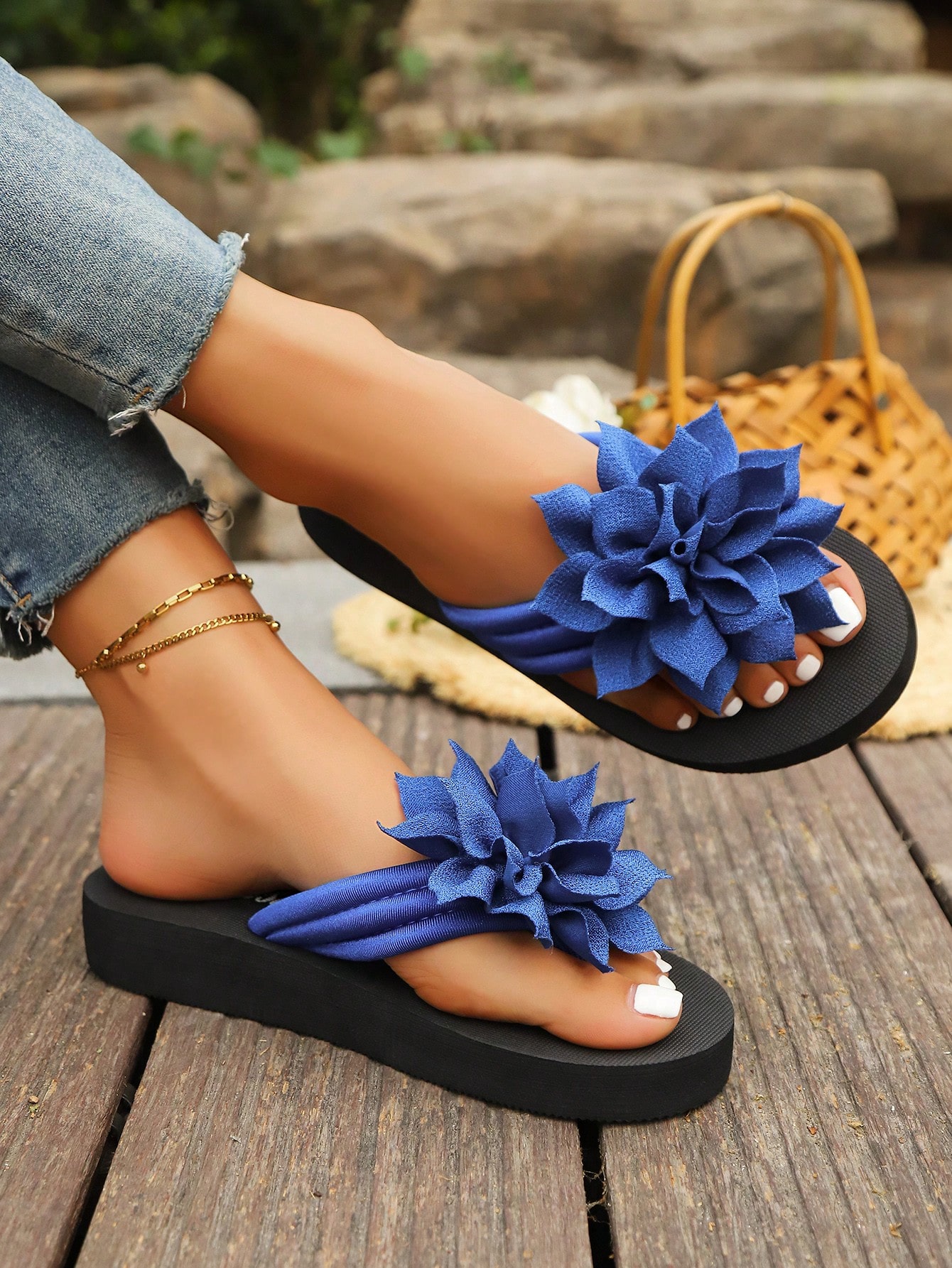 Women's Flip Flops, European And American Style, Fashionable, Comfortable, Lightweight, Beach Sandals, Casual Floral Slippers For Home