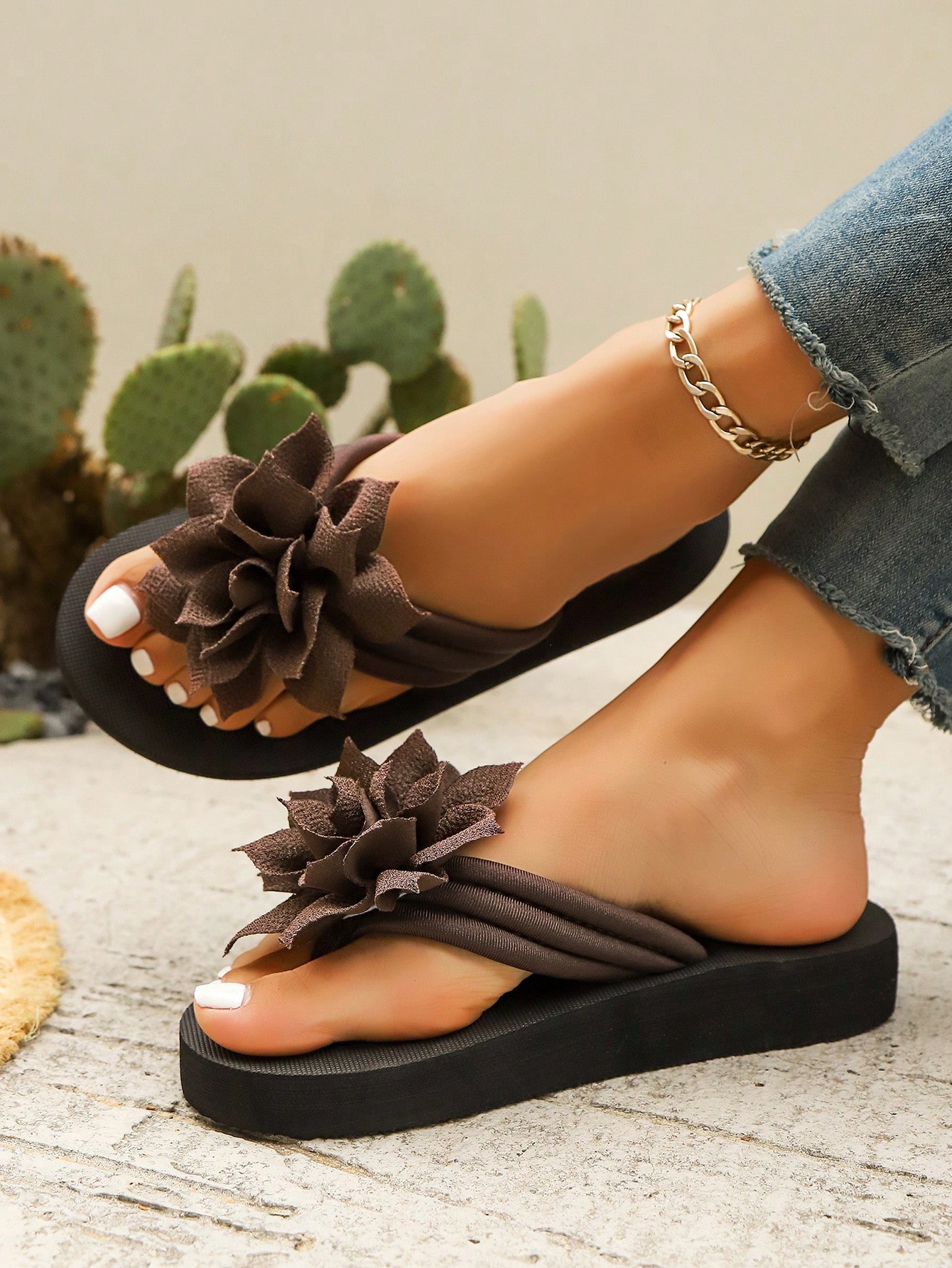 Women's Flip Flops, European And American Style, Fashionable, Comfortable, Lightweight, Beach Sandals, Casual Floral Slippers For Home