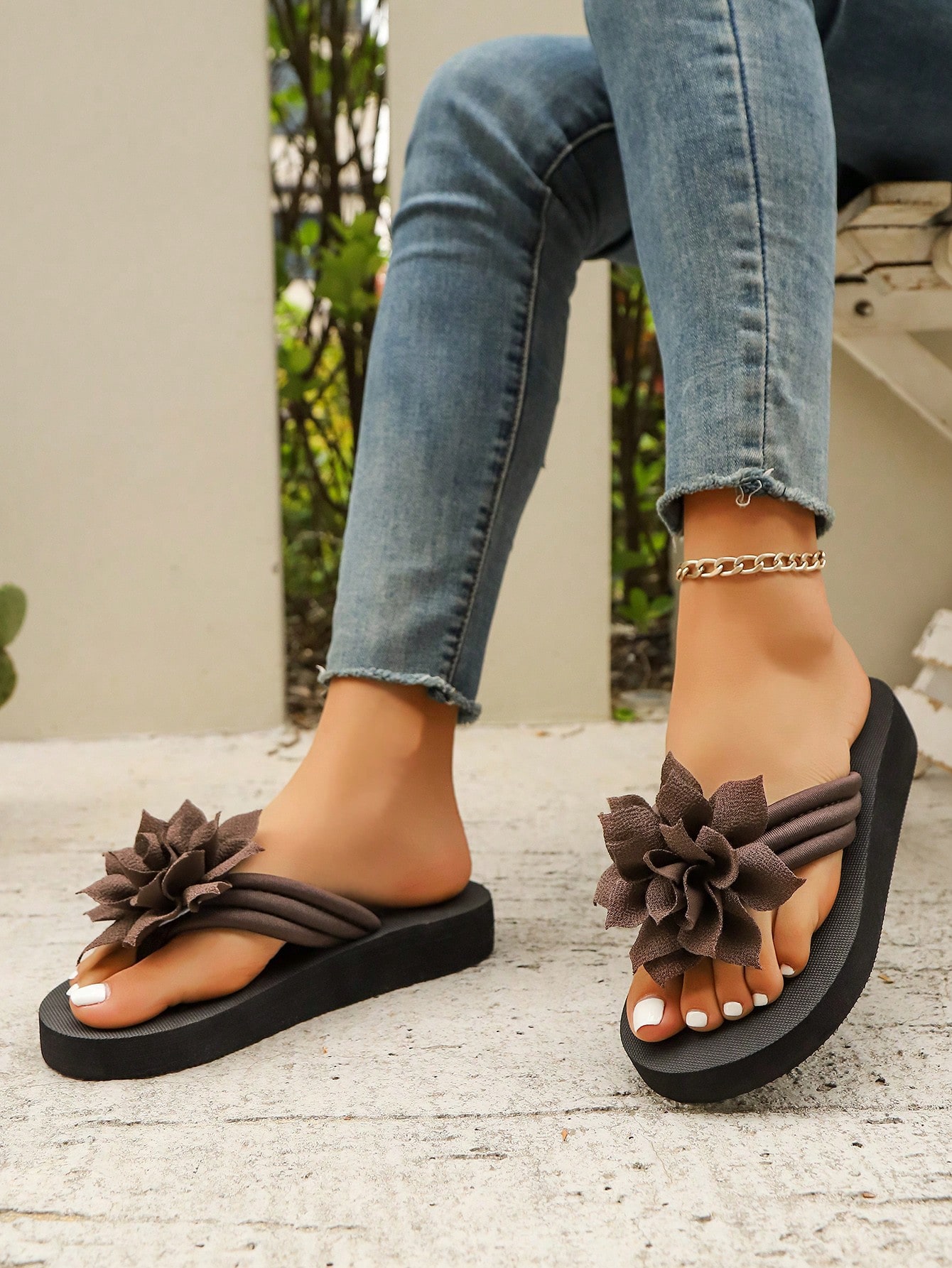 Women's Flip Flops, European And American Style, Fashionable, Comfortable, Lightweight, Beach Sandals, Casual Floral Slippers For Home