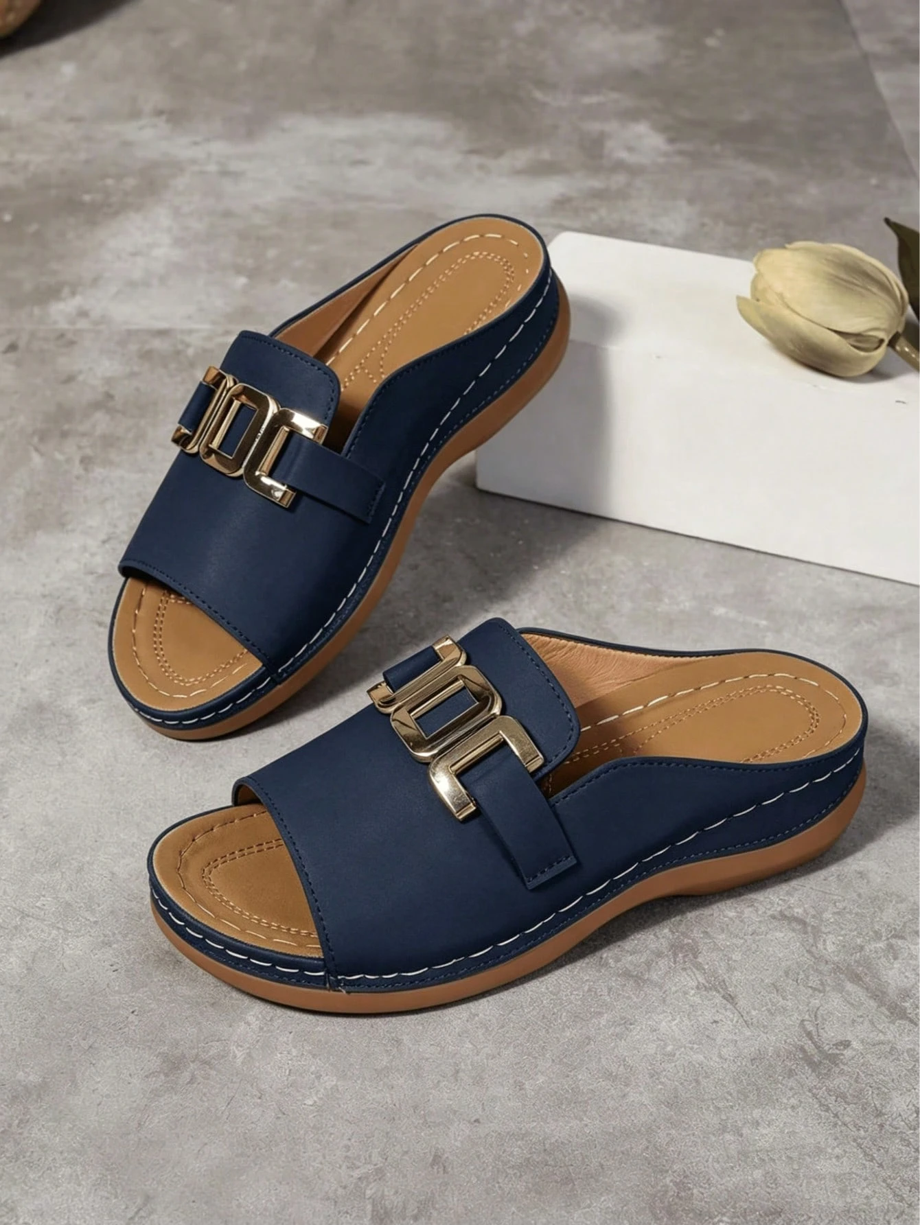 Women's Solid Color Wedge Sandals With Metal Chain Design,Open-Toe Platform Sandals,Outdoor Flat Sandals For Summer,Versatile Beach Shoes,Sandal Women