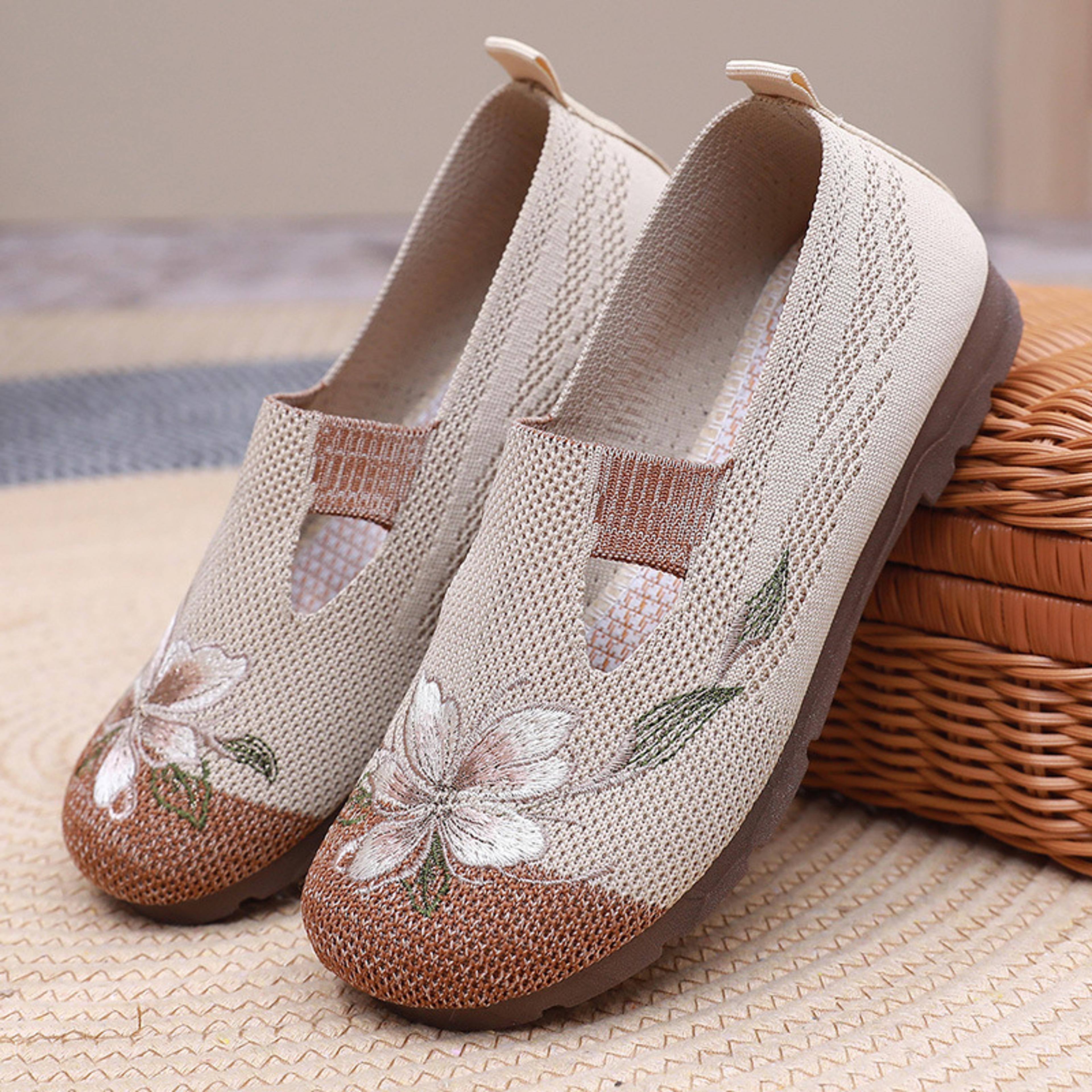 New Womens Summer Casual Shoes, Lightweight Breathable Embroidered Flat Shoes with Soft, Non-Slip Sole