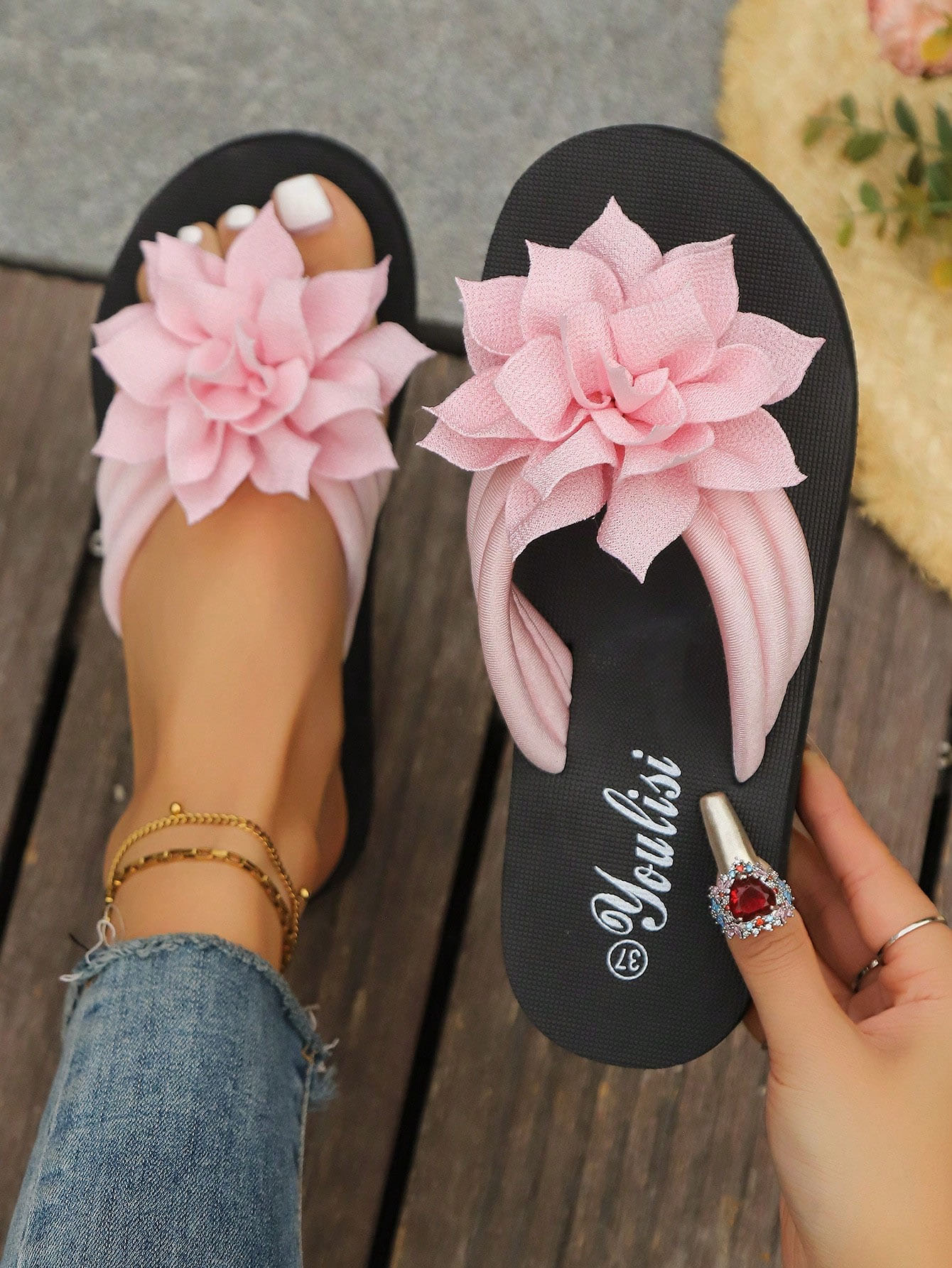 Women's Flip Flops, European And American Style, Fashionable, Comfortable, Lightweight, Beach Sandals, Casual Floral Slippers For Home