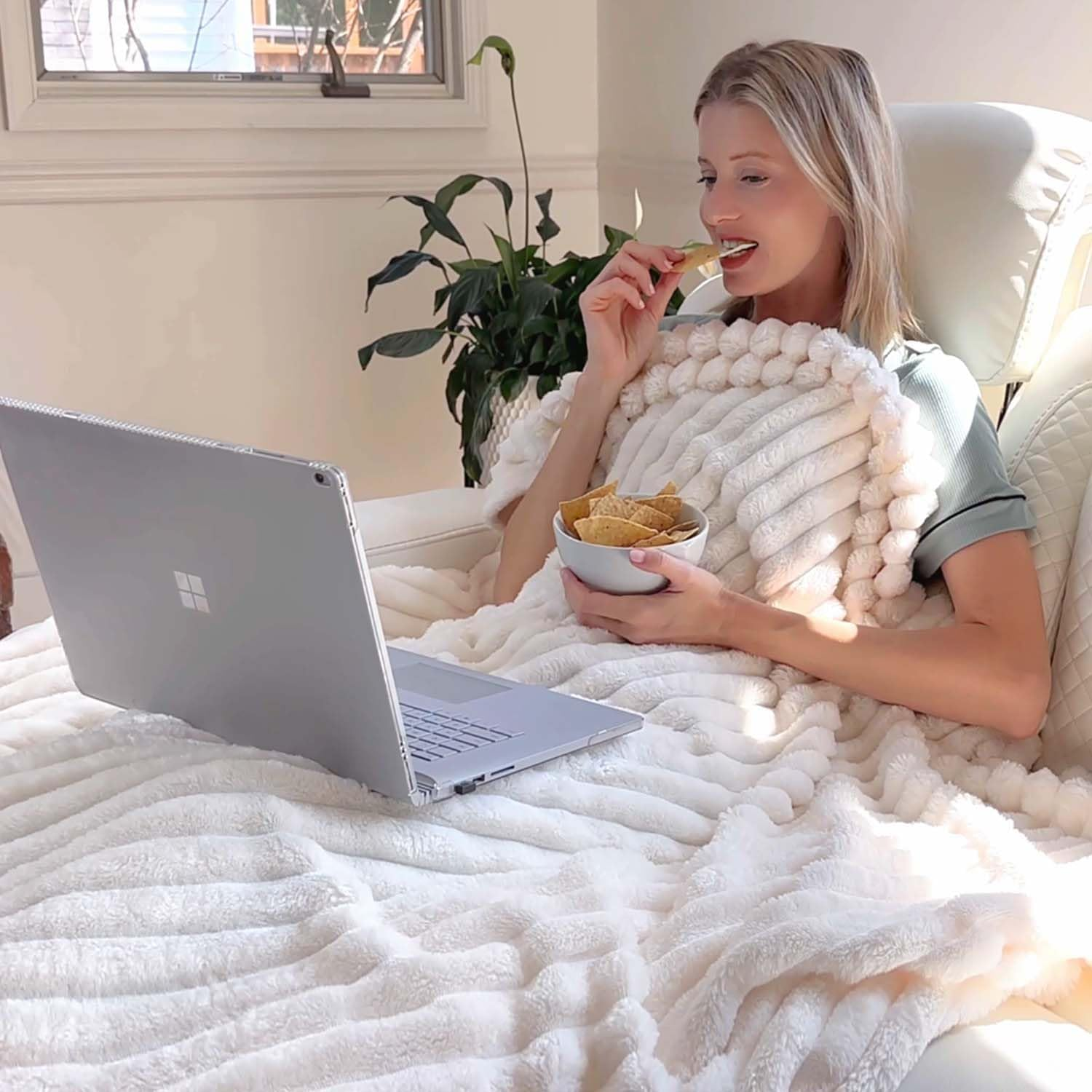 NLFZEK Ribbed Plush Blanket Queen Size – Ultra Soft Fleece Bed Throw, Cream